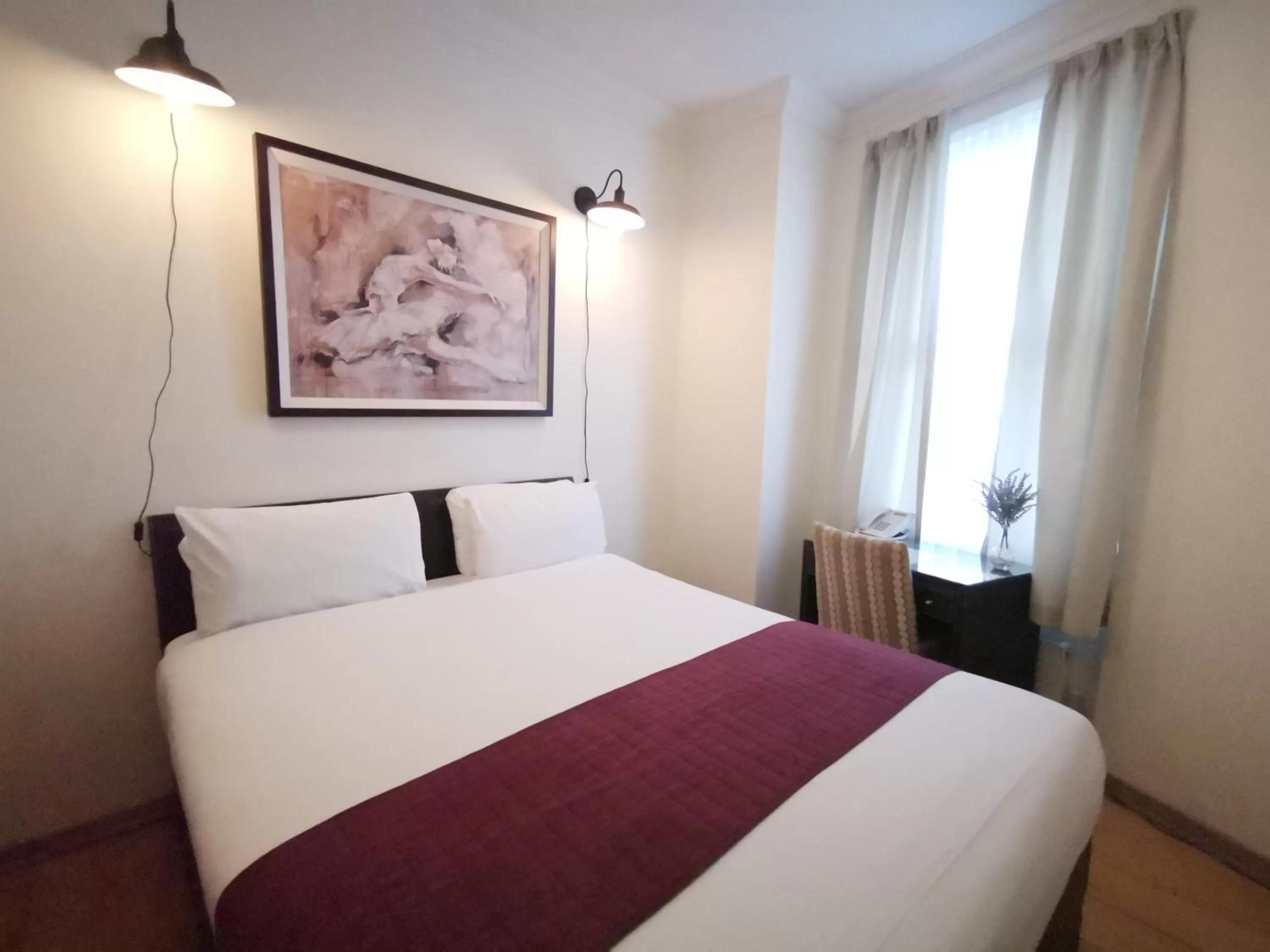 Bed in The Royale Chulan Hyde Park Hotel