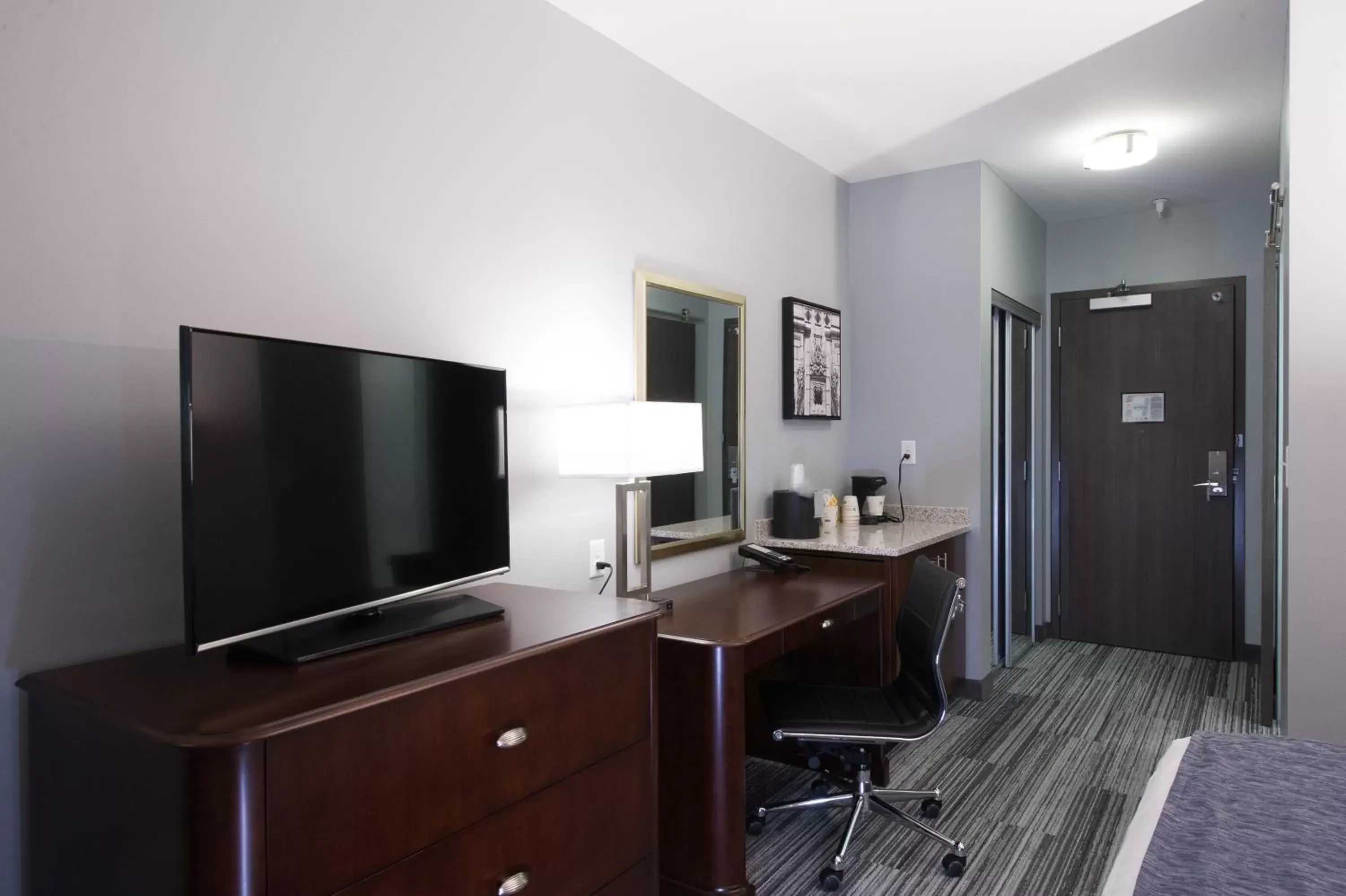 TV and multimedia, TV/Entertainment Center in Best Western PLUS Franklin Square Inn