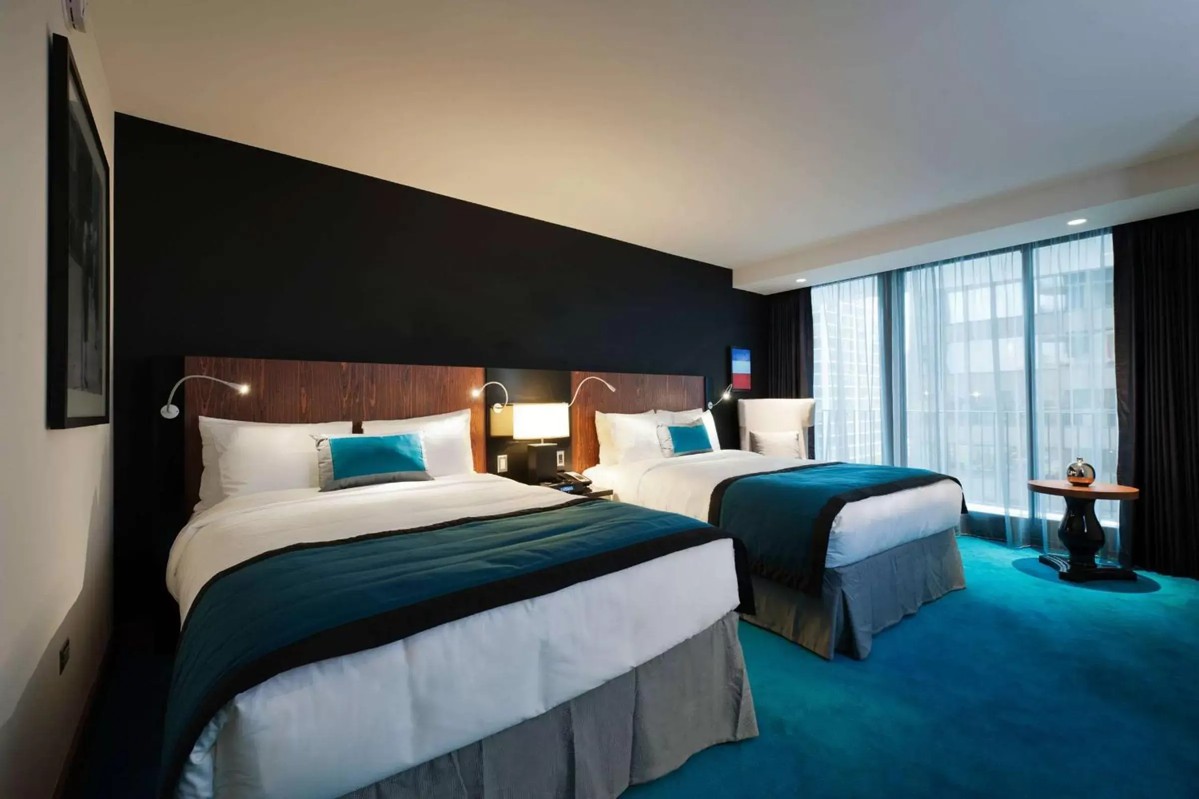 Photo of the whole room, Bed in Radisson Blu Aqua Hotel Chicago