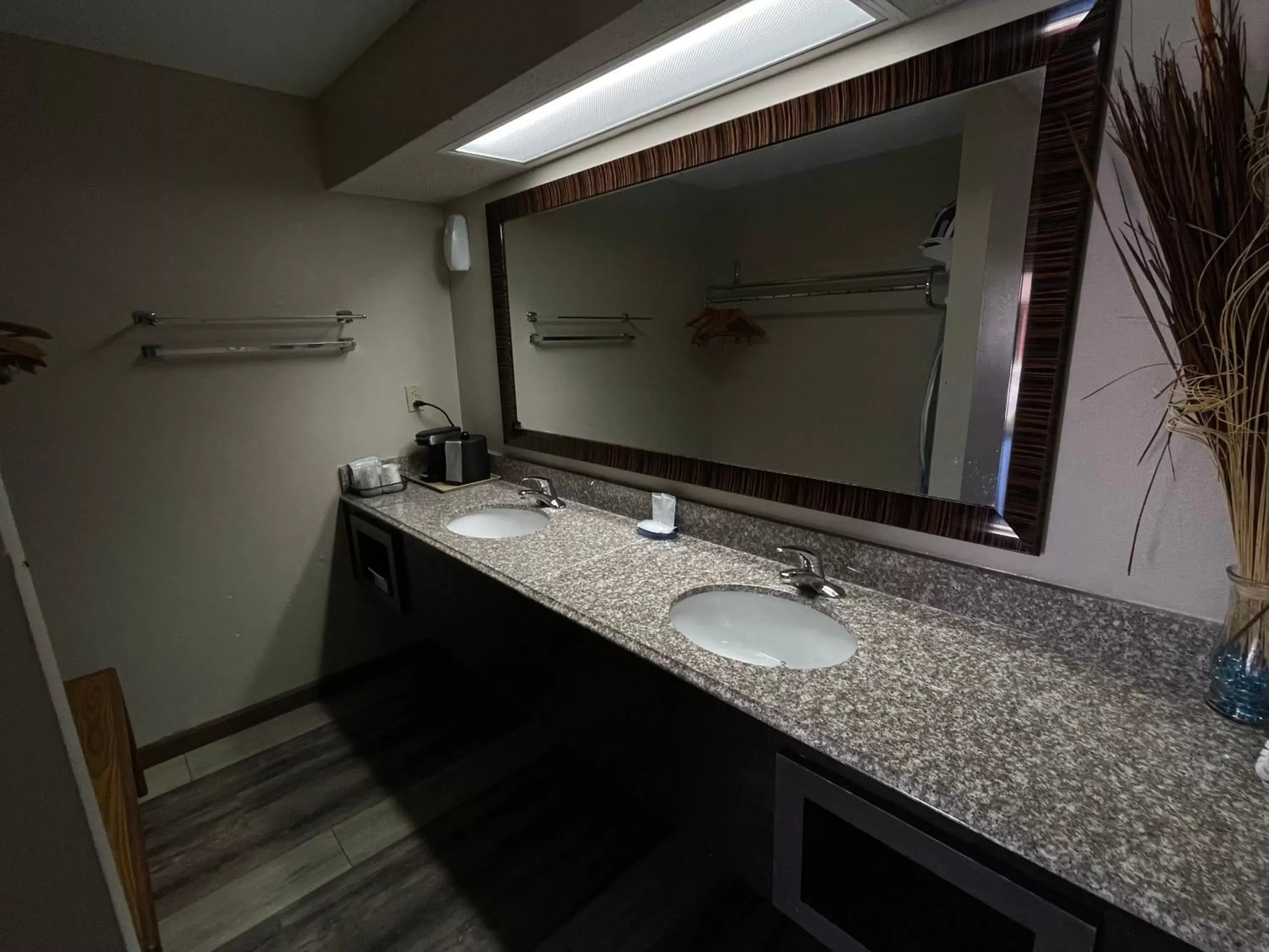 Bathroom in Royal Inn & Suites