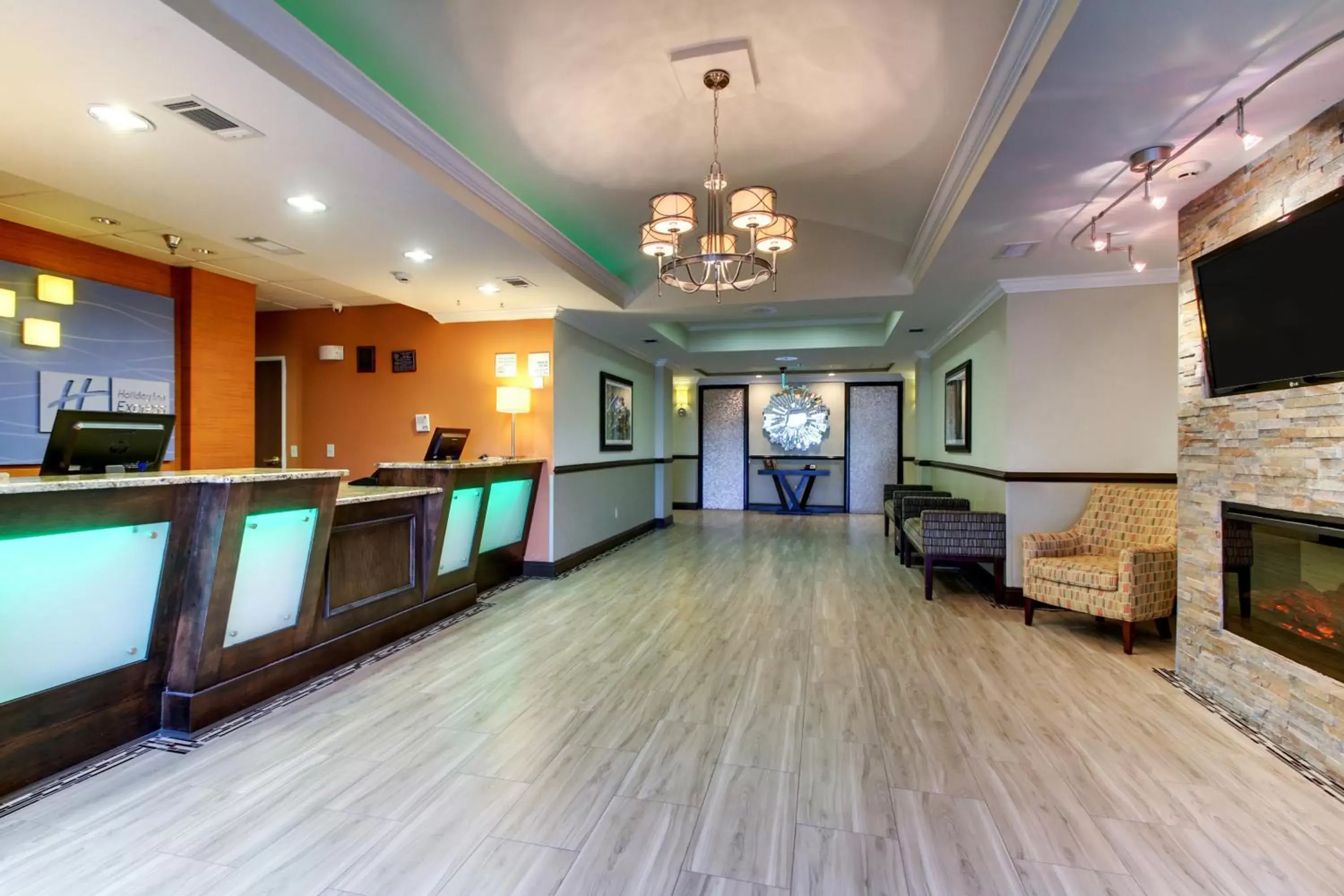 Lobby or reception in Holiday Inn Express Hotel & Suites Live Oak, an IHG Hotel