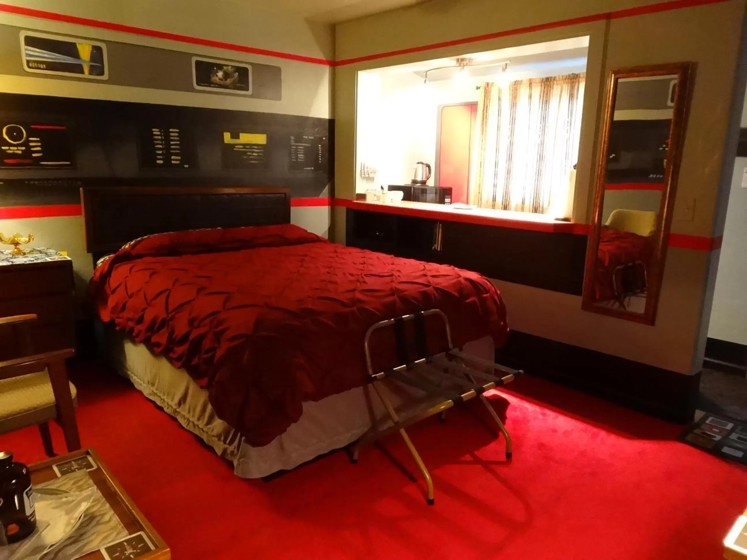 Bed in The Star Trek - USS Enterprise Room at the Itty Bitty Inn