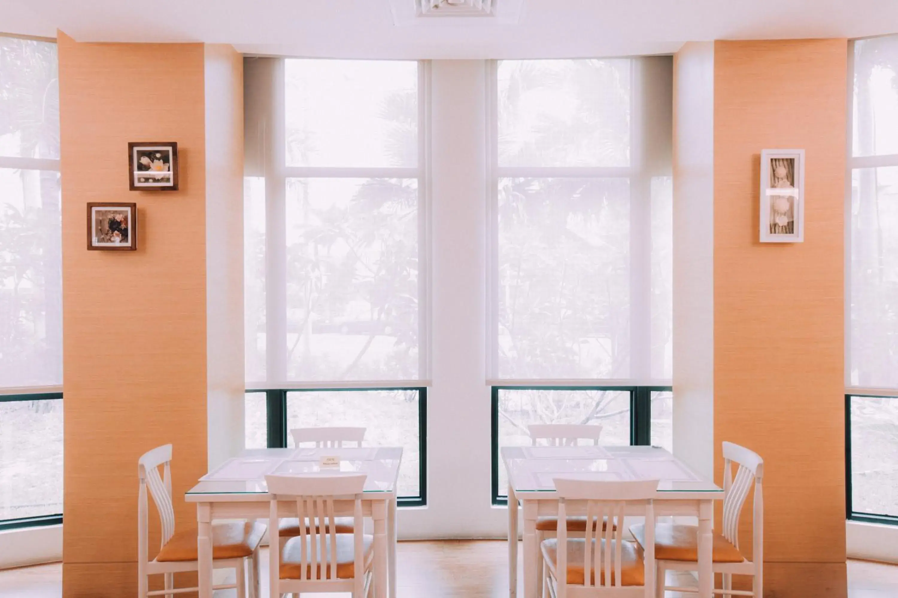 Restaurant/places to eat, Dining Area in L'arc Hotel