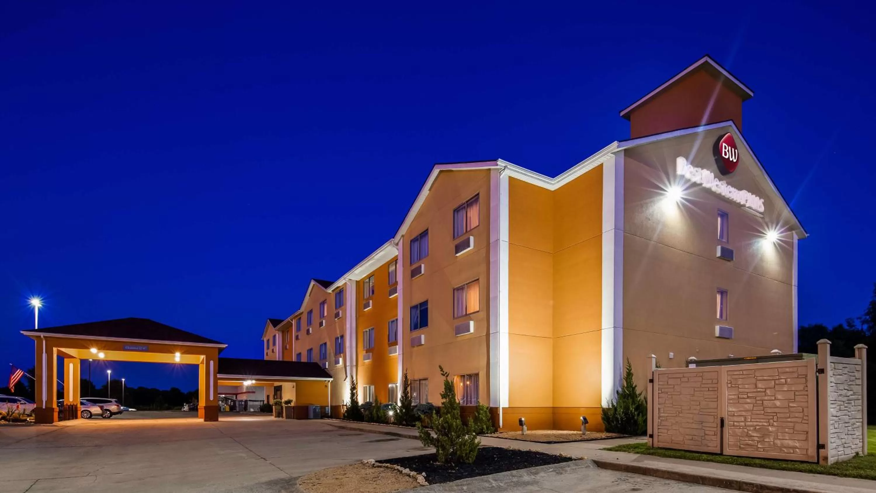 Property building in Best Western Plus Whitewater Inn