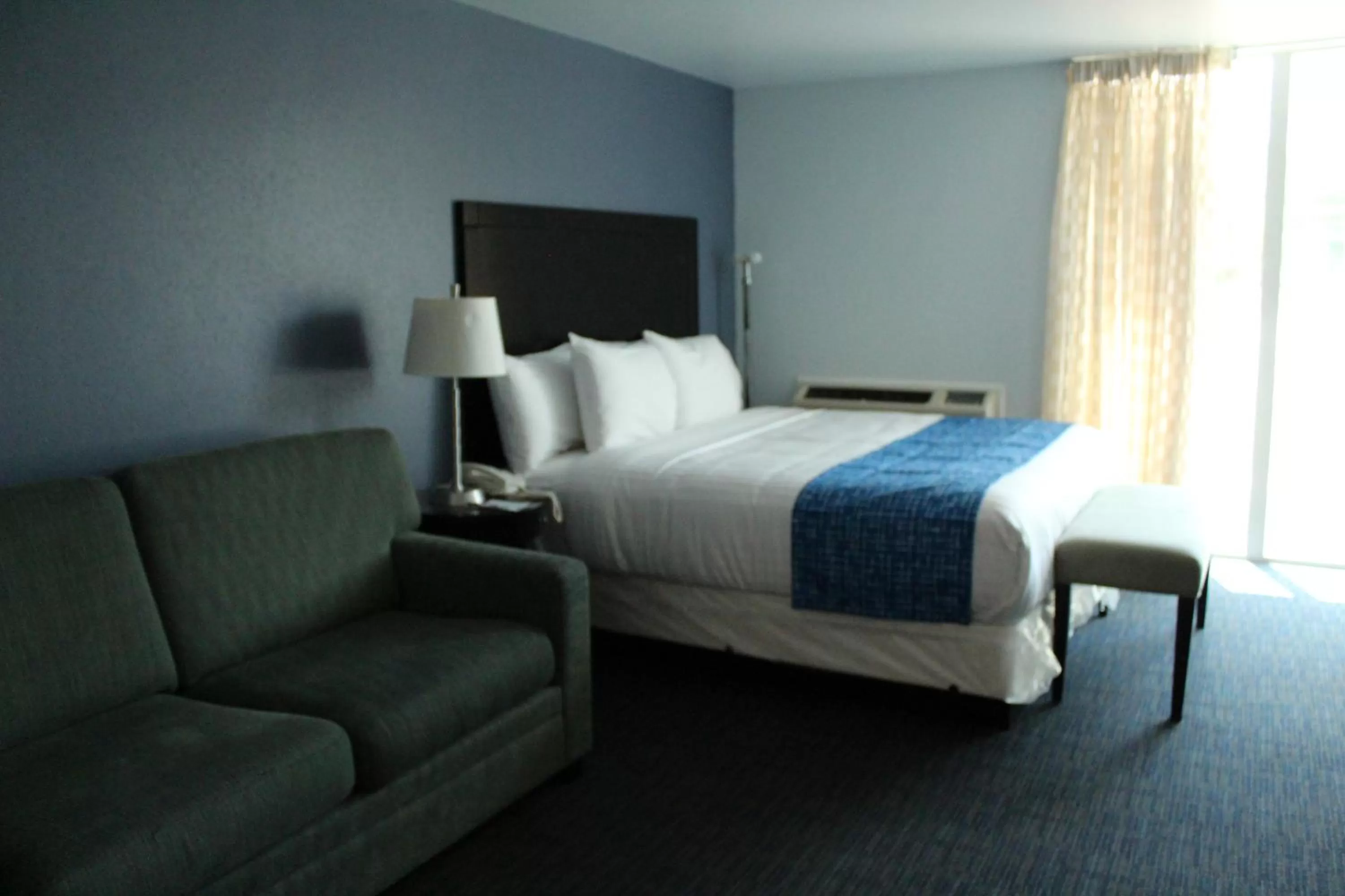 Bed in Travelodge by Wyndham Water's Edge Hotel - Racine