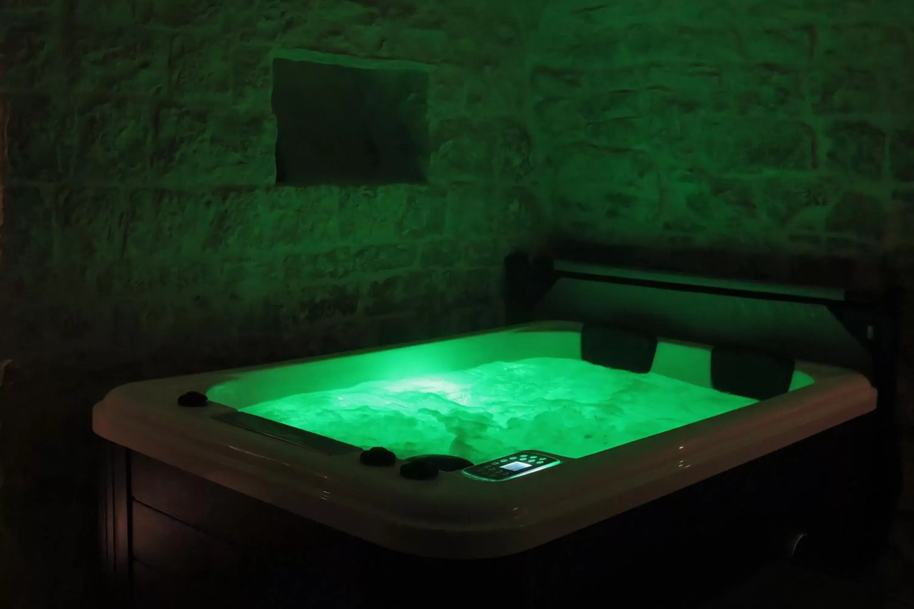 Hot Tub in Albergo Diffuso Dimora Rossi