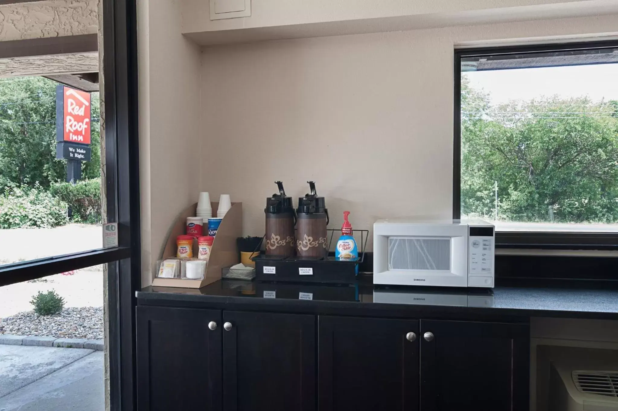 Lobby or reception in Red Roof Inn Springfield, IL Lobby or reception in Red Roof Inn Springfield, IL