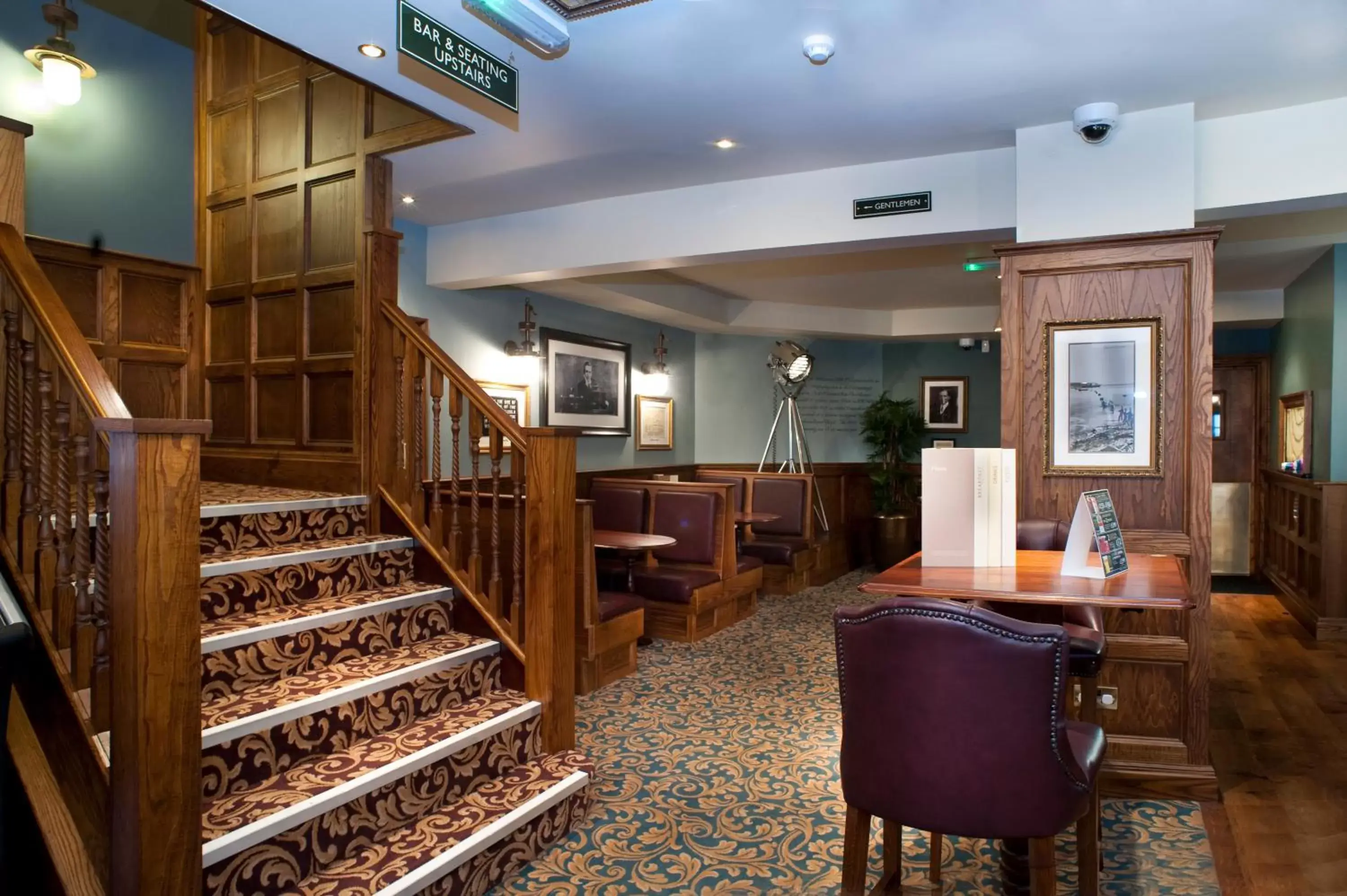 Lobby/Reception in Cabot Court Hotel Wetherspoon