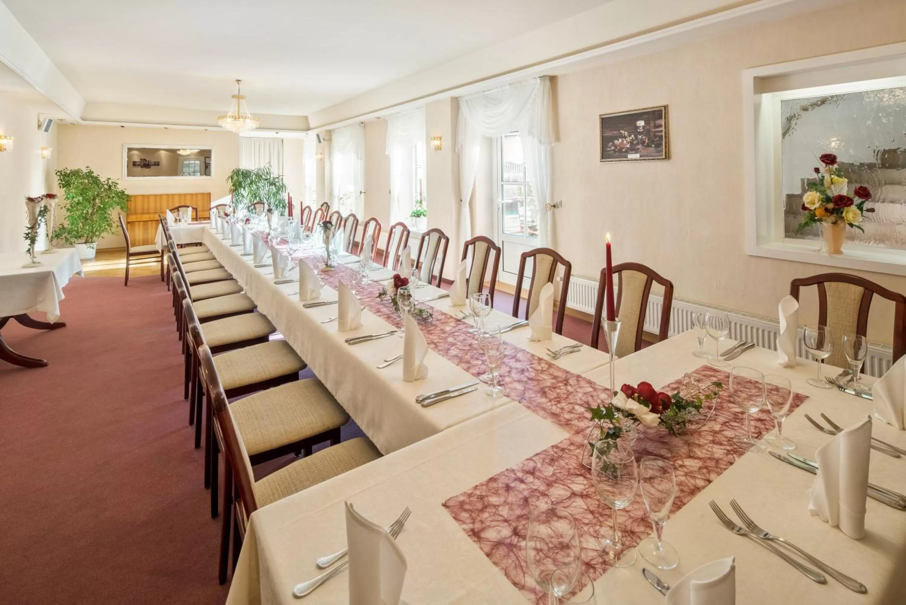 Restaurant/places to eat in Hotel Rabennest