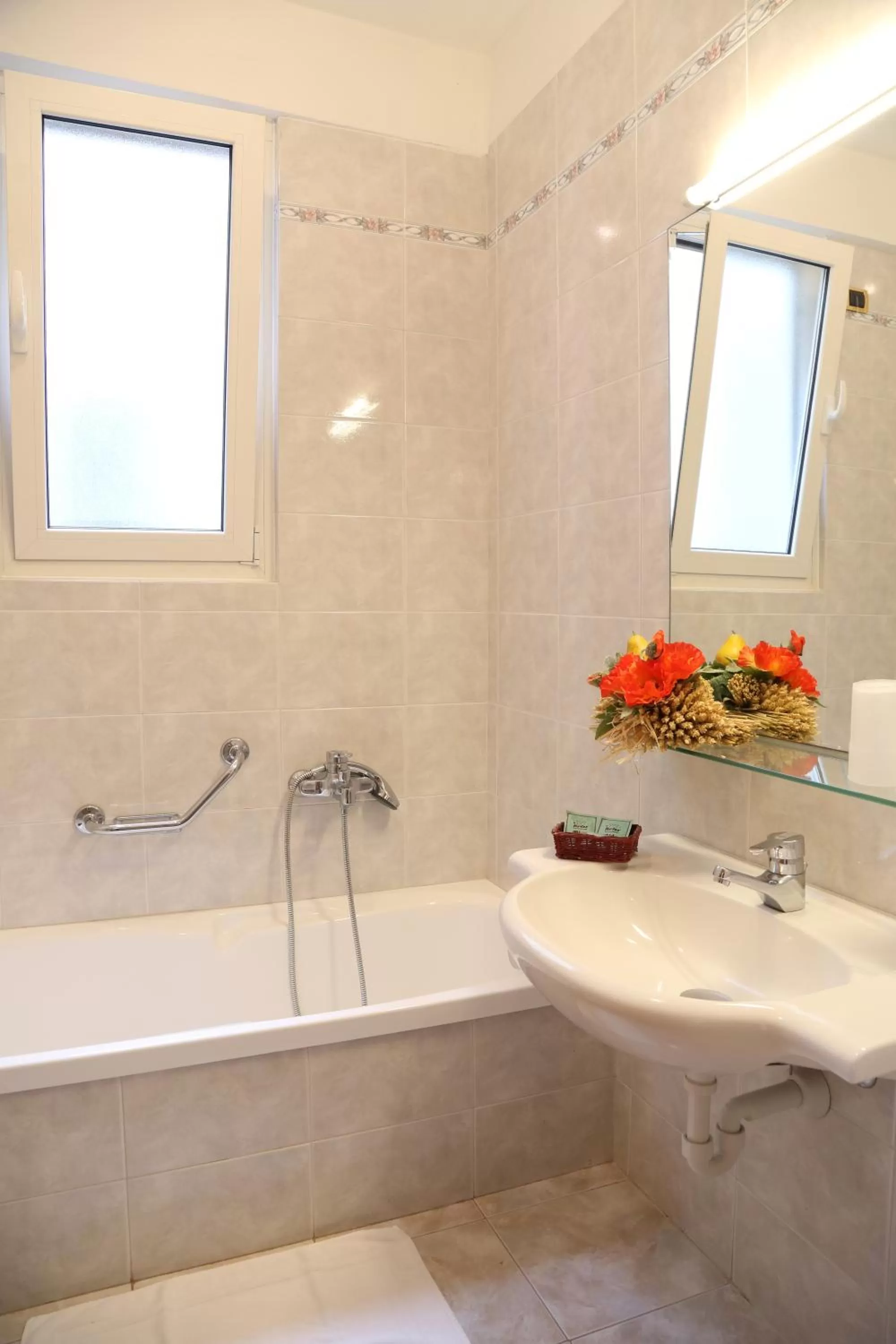 Bath in Front Lake Apartment Bardolino