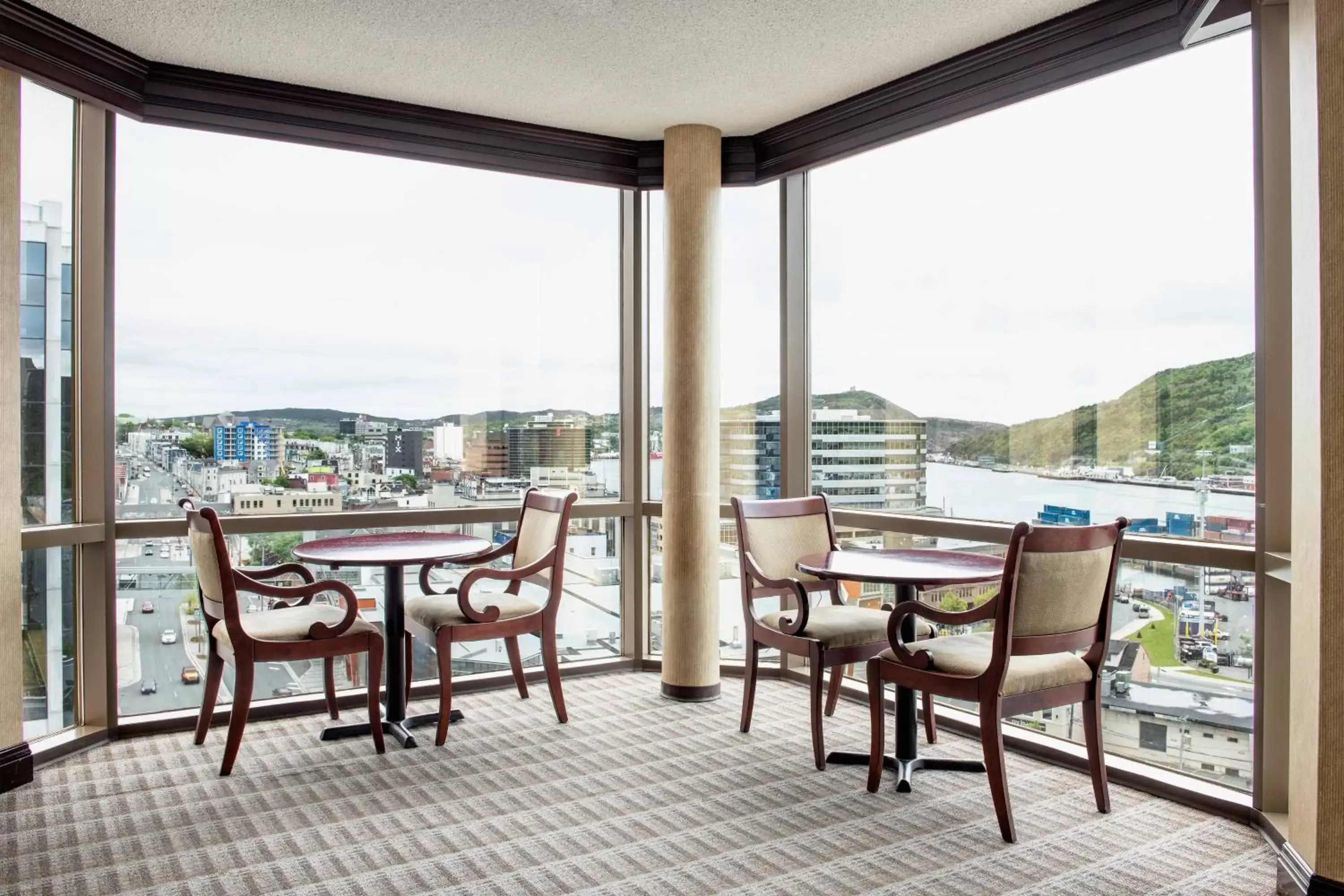 Lounge or bar in Delta Hotels by Marriott St. John's Conference Centre