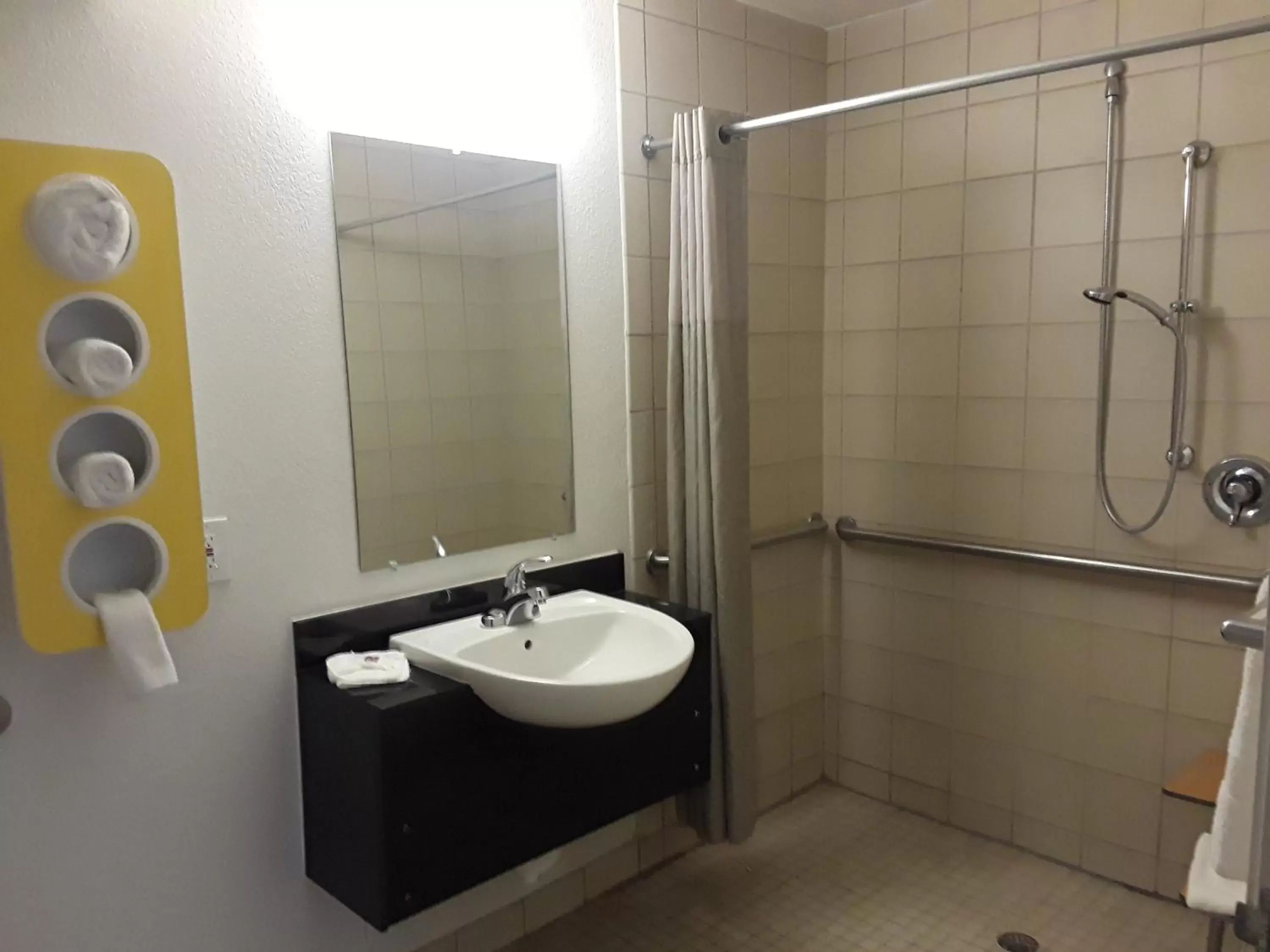 Bathroom in Motel 6-Farmington, NM