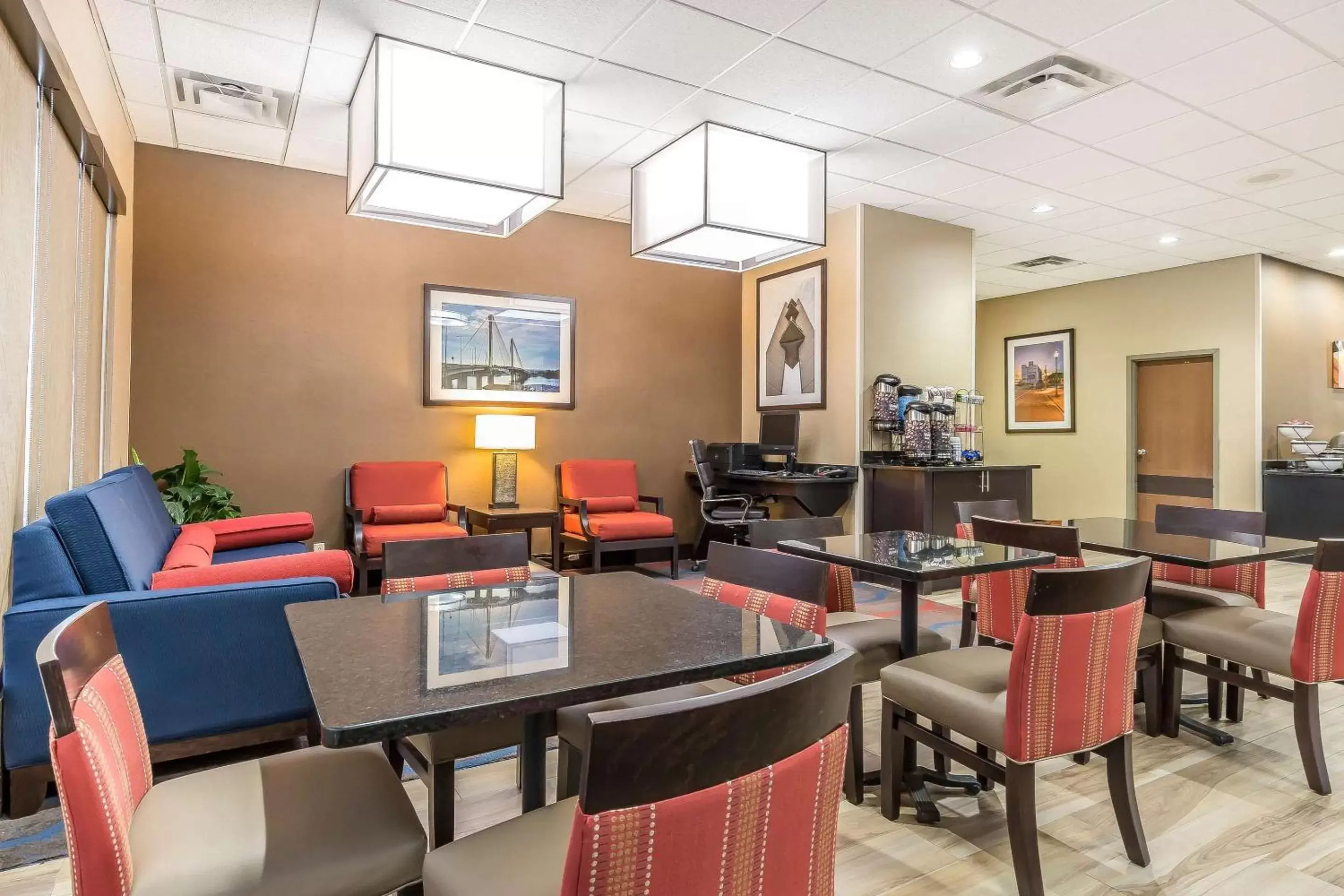 Restaurant/Places to Eat in Comfort Inn Alton near I-255