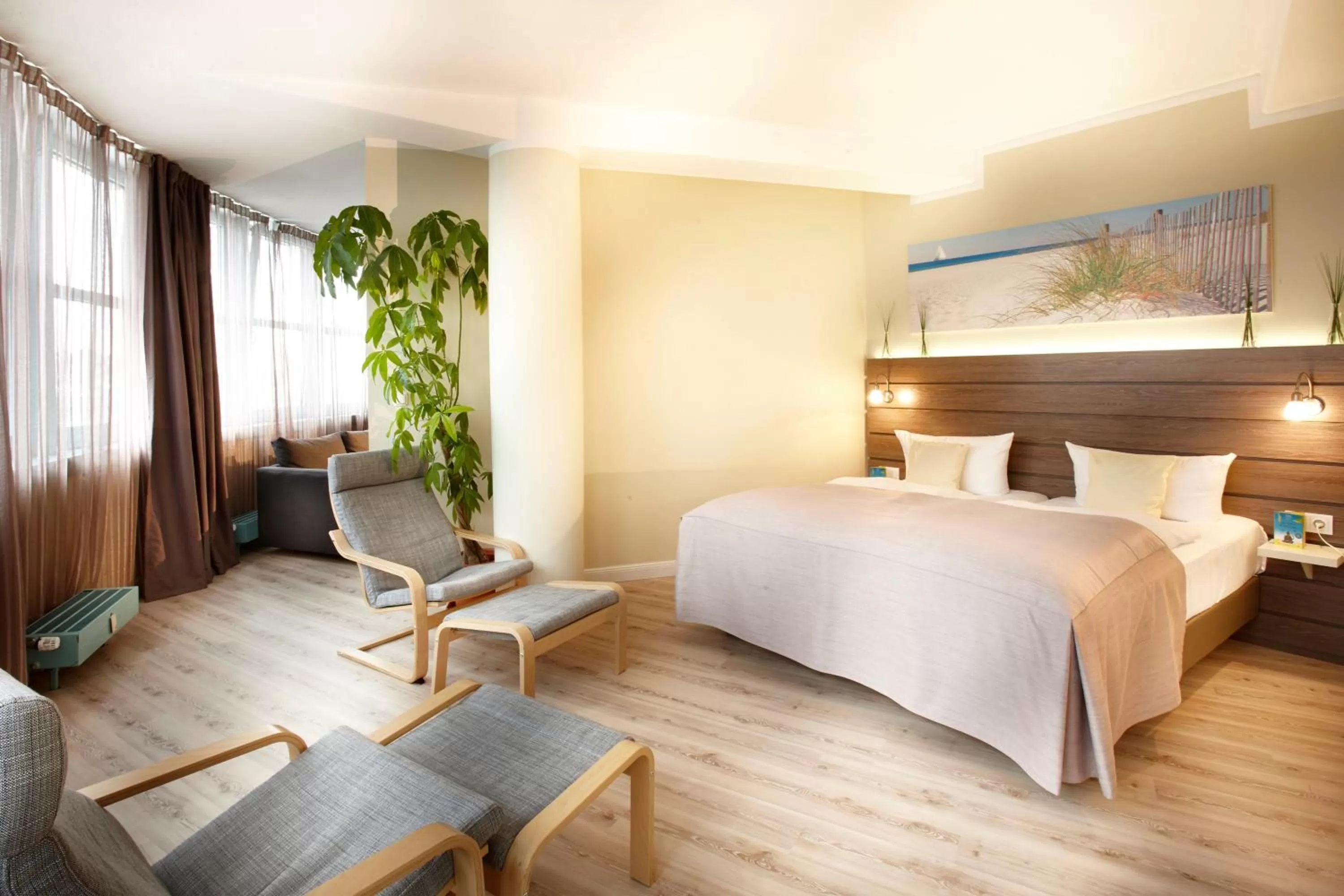 Photo of the whole room, Bed in Hotel Kiel by Golden Tulip