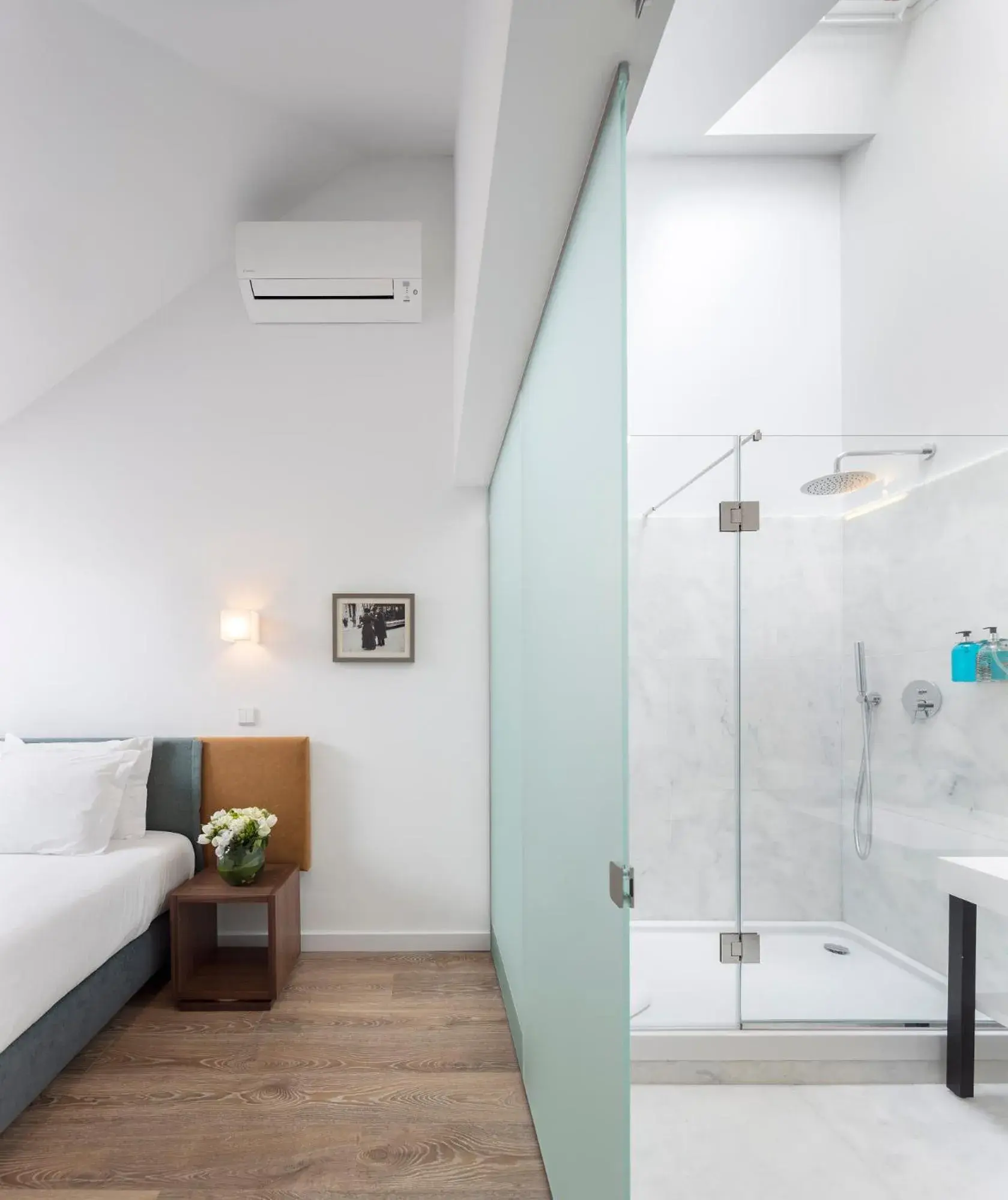 Bedroom, Bathroom in Lisbon Serviced Apartments - Chiado Emenda