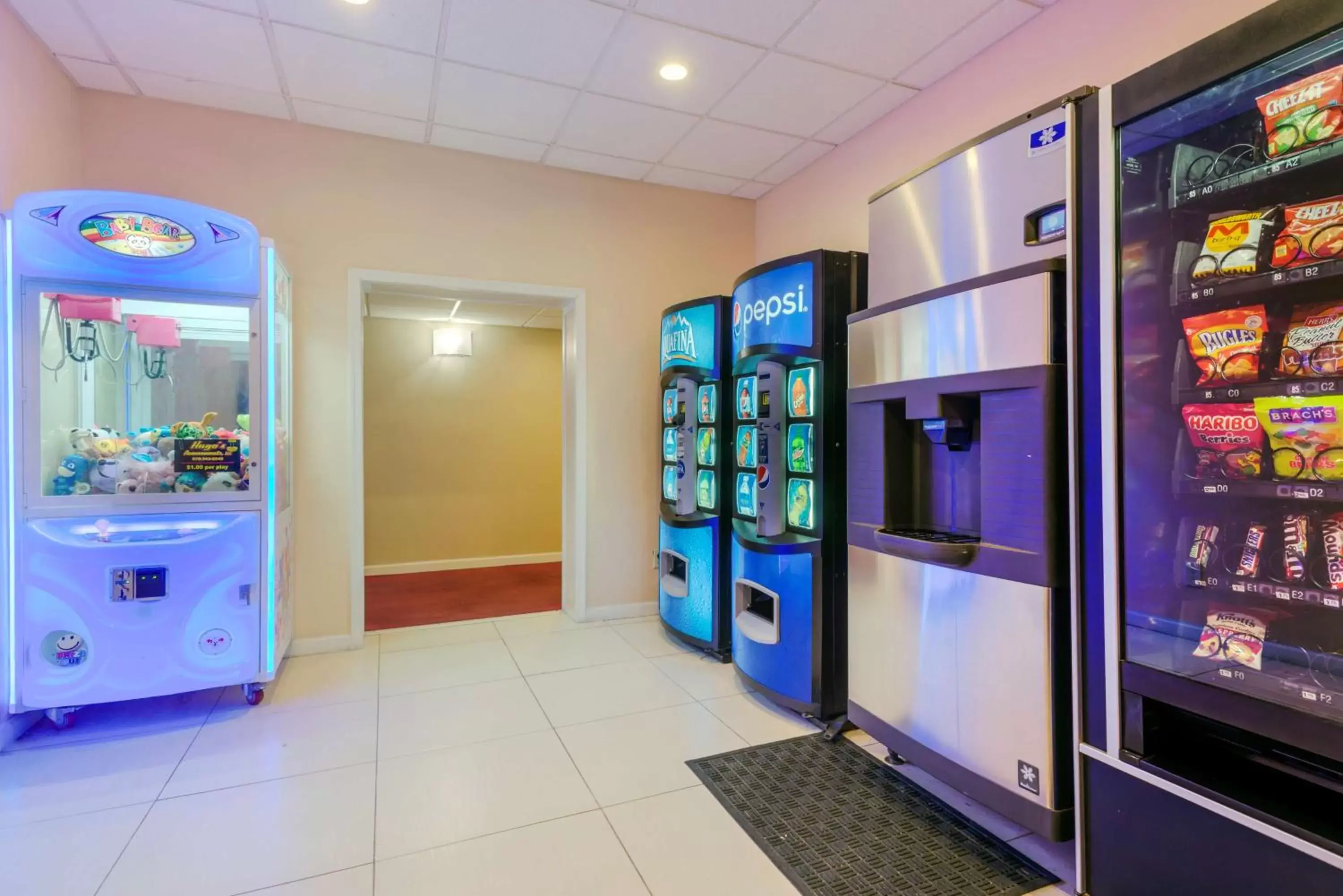vending machine, Supermarket/Shops in BEST WESTERN PLUS Poconos