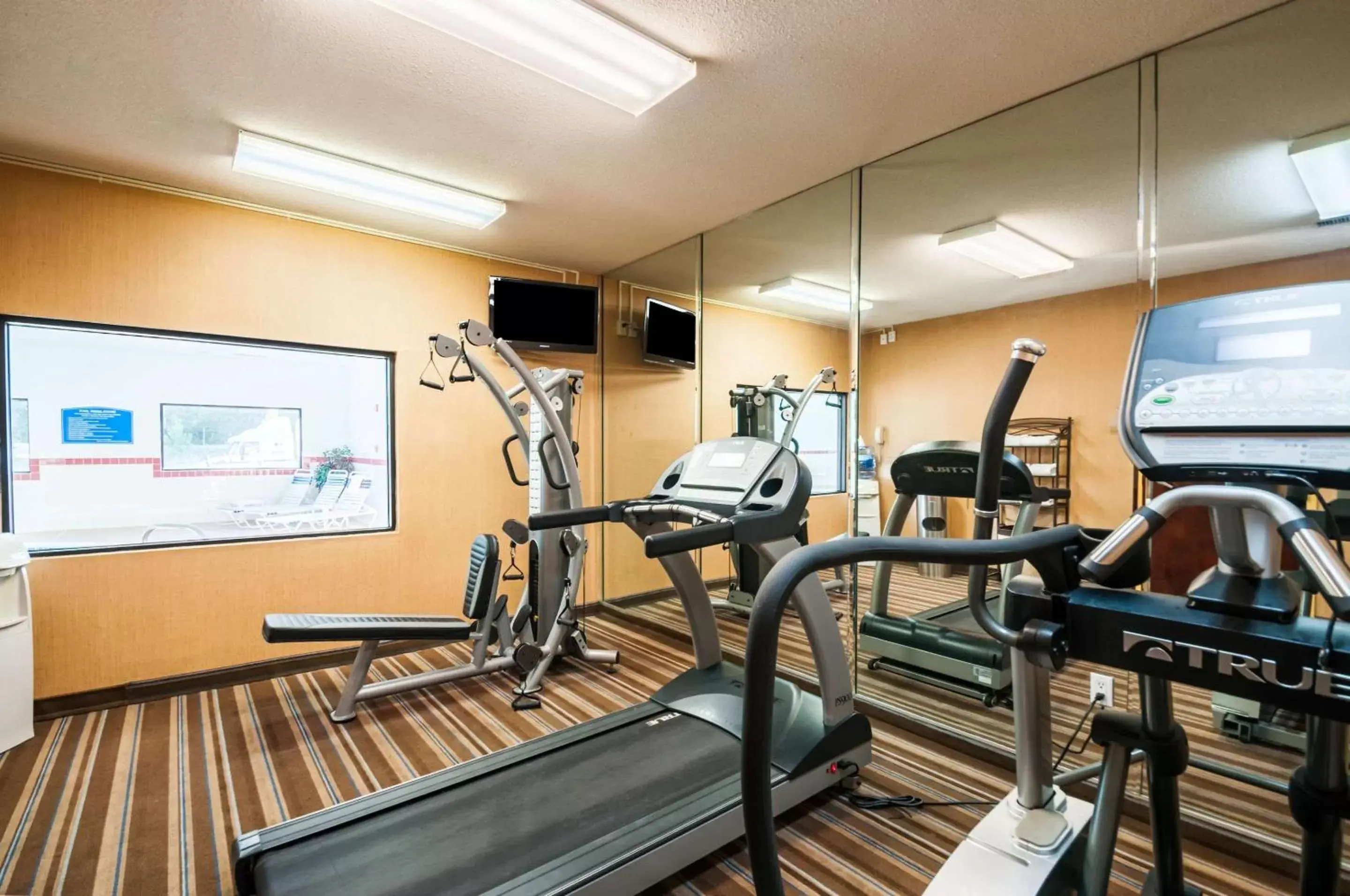 Fitness centre/facilities, Fitness Center/Facilities in Comfort Inn and Suites North East