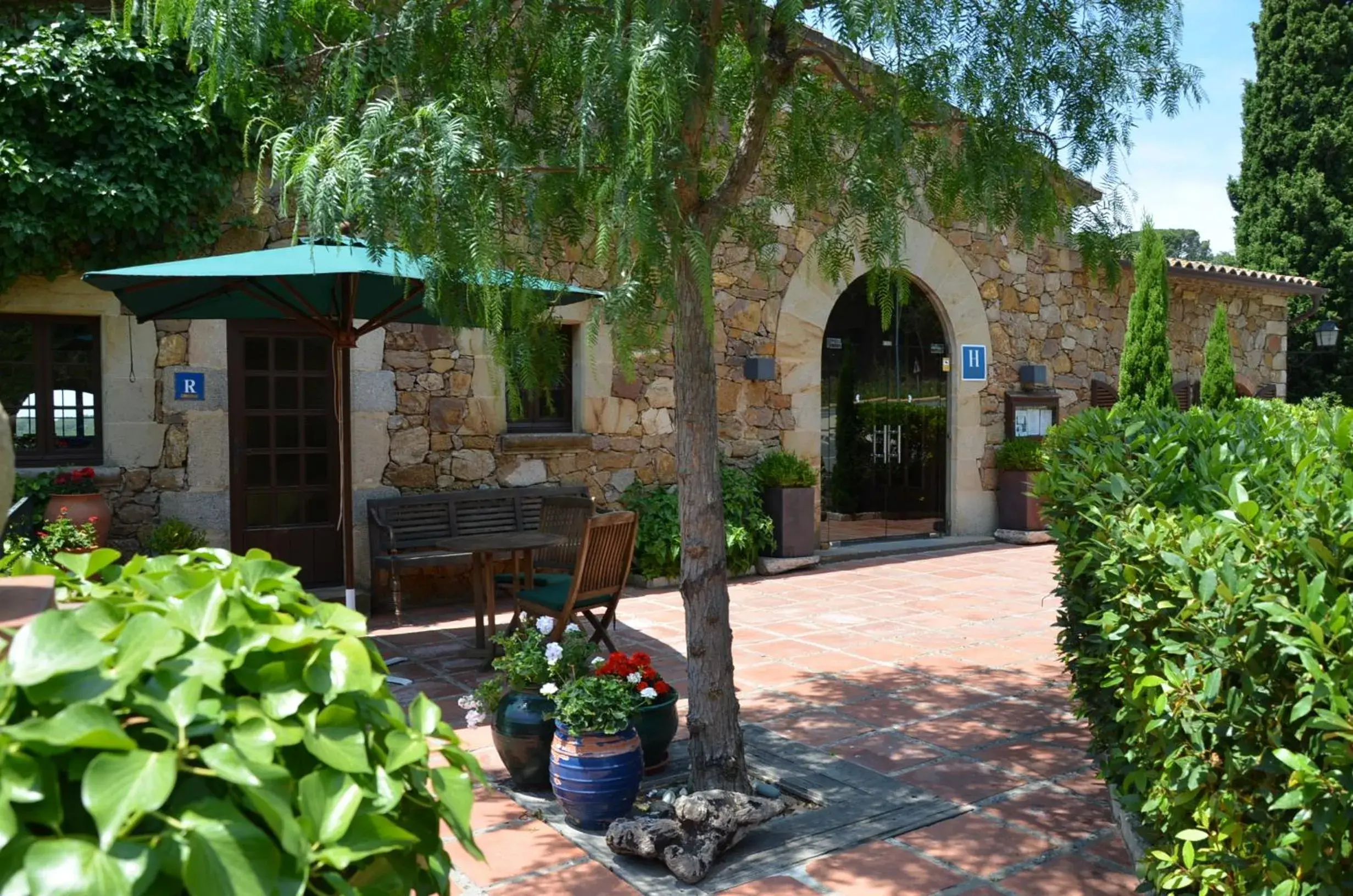 Patio in Hotel Galena Mas Comangau