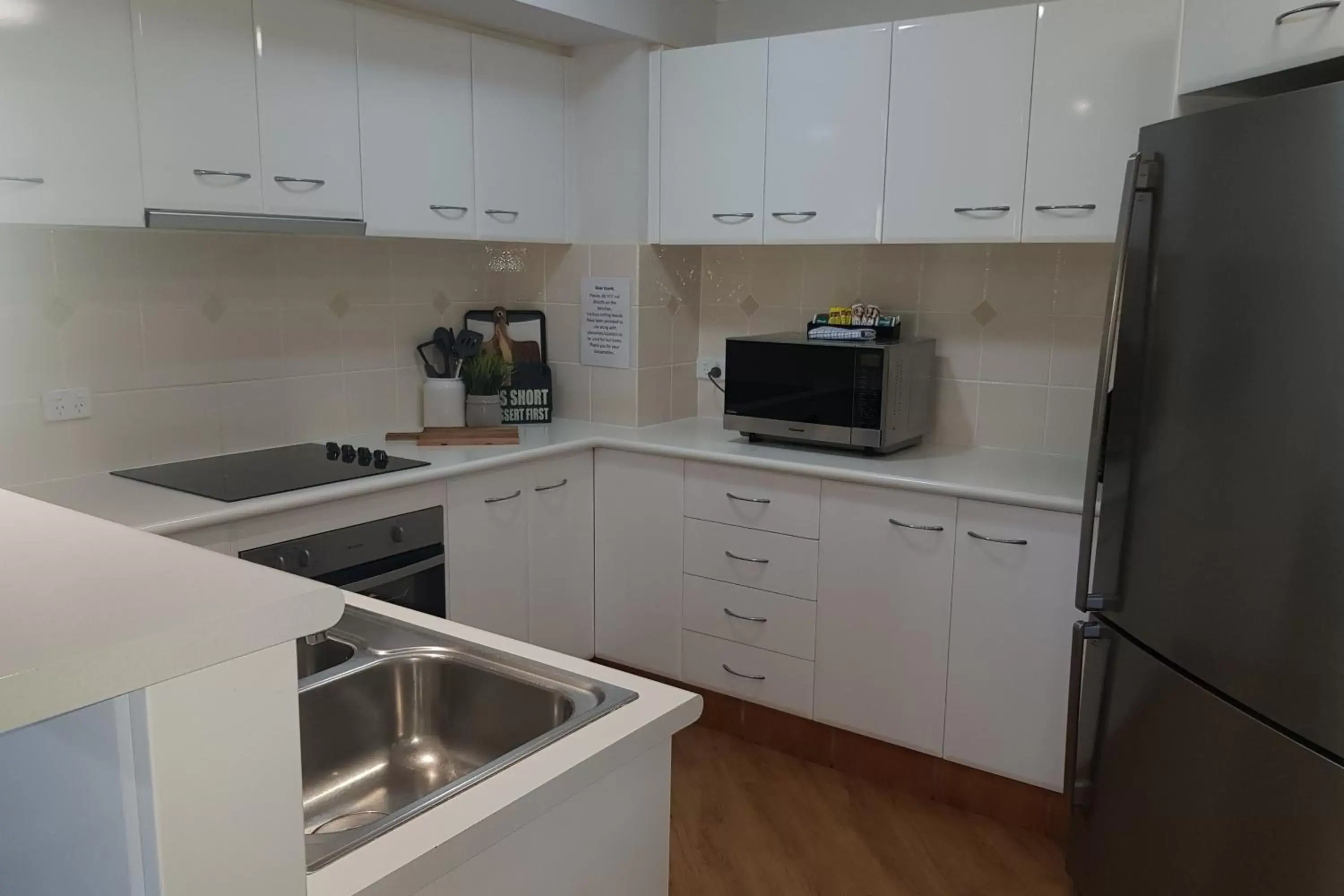 Kitchen or kitchenette, Kitchen/Kitchenette in Fairways Golf & Beach Retreat Bribie Island