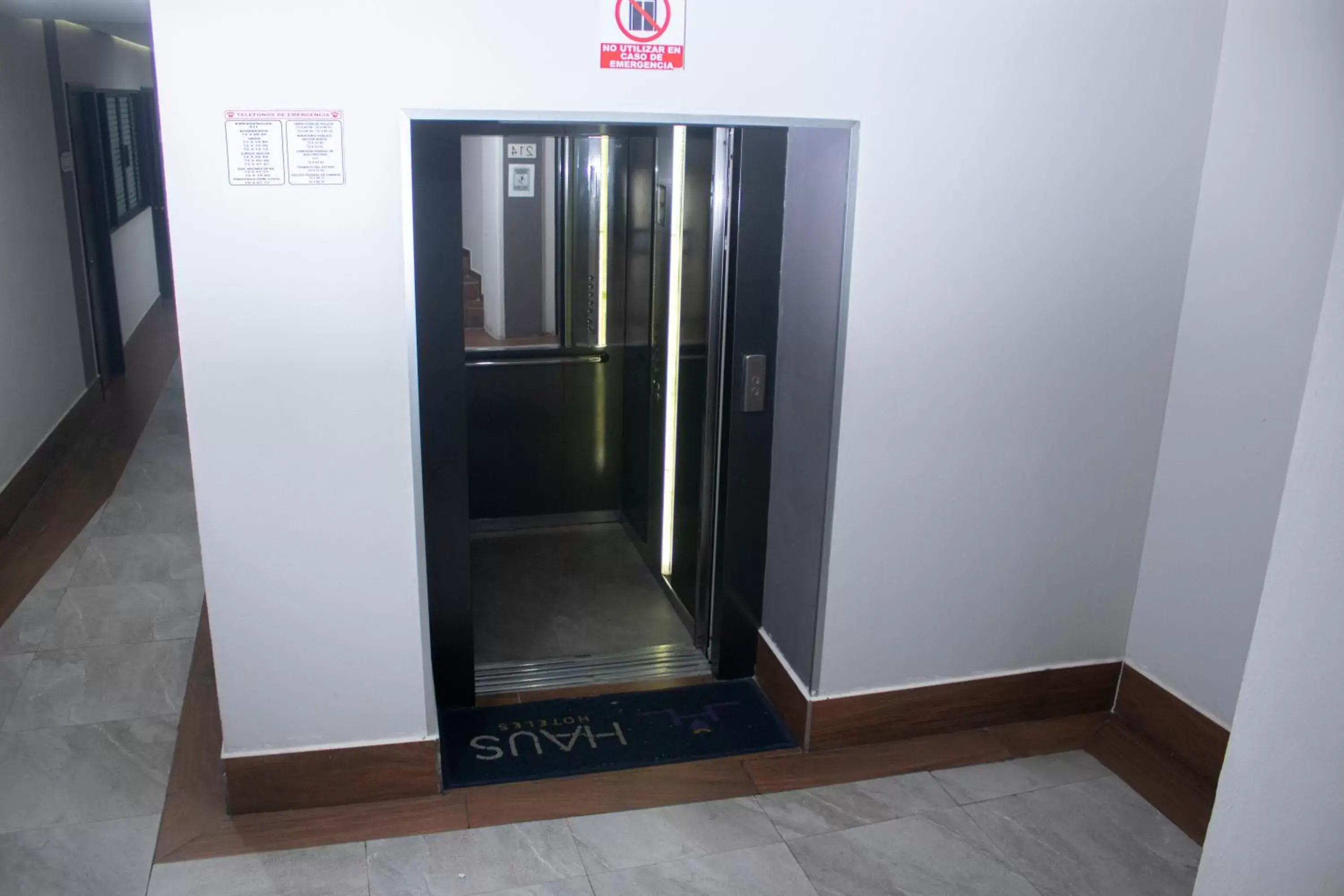 elevator in Hotel HAUS Express