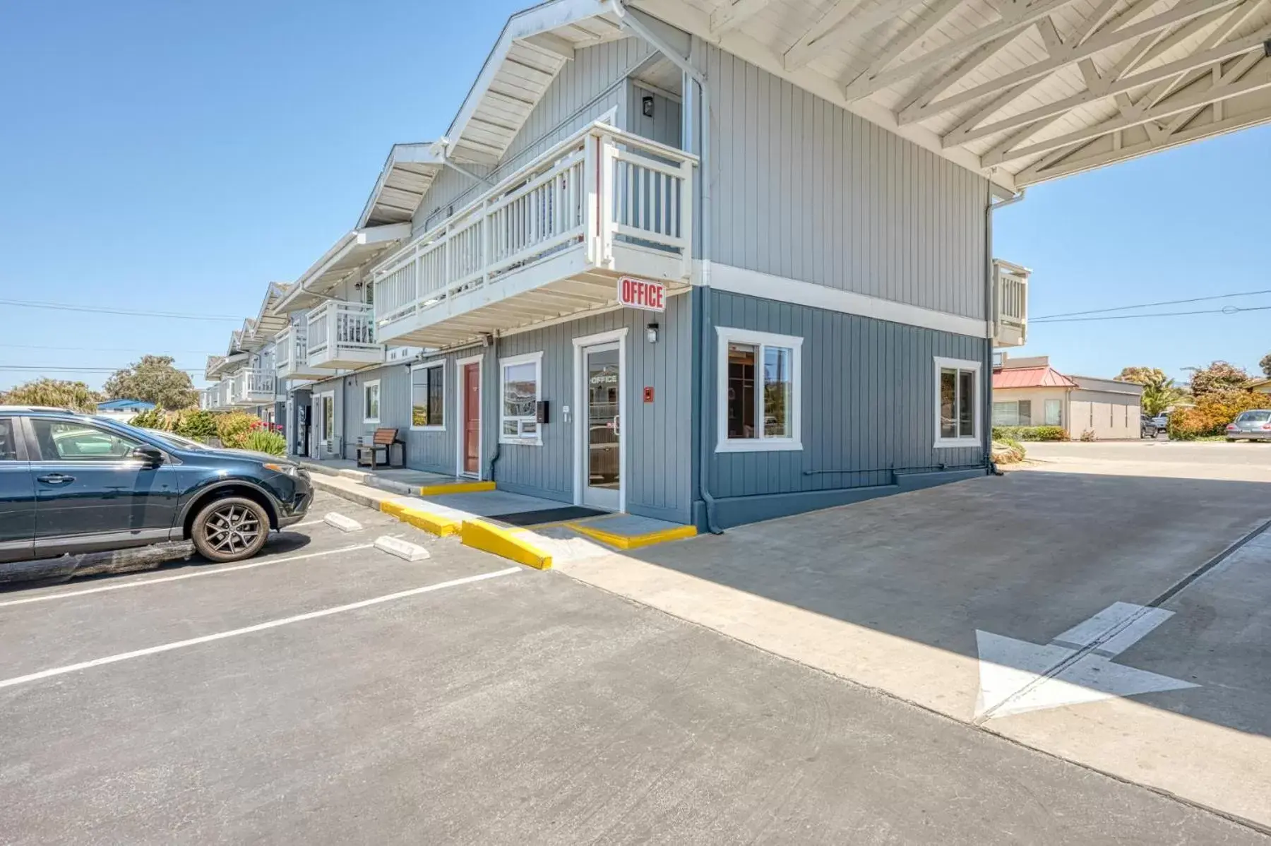 Property Building in Harbor House Inn