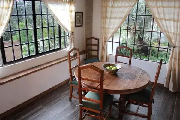 Pets, Dining Area in Hotel Villa Cassis