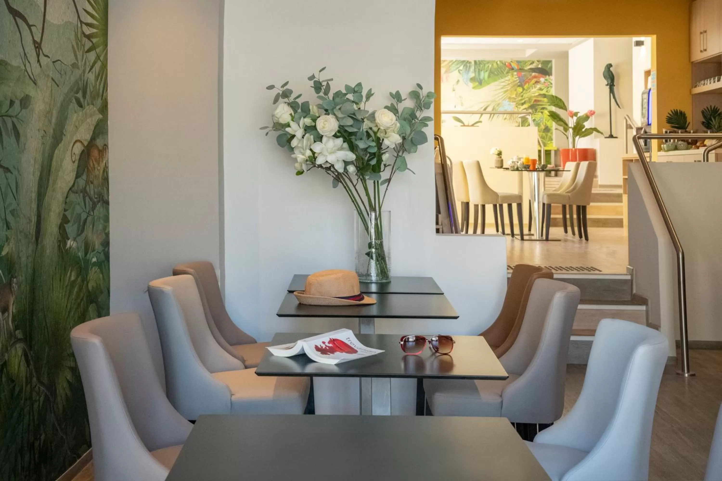 Seating area in ibis Styles Beaulieu sur Mer