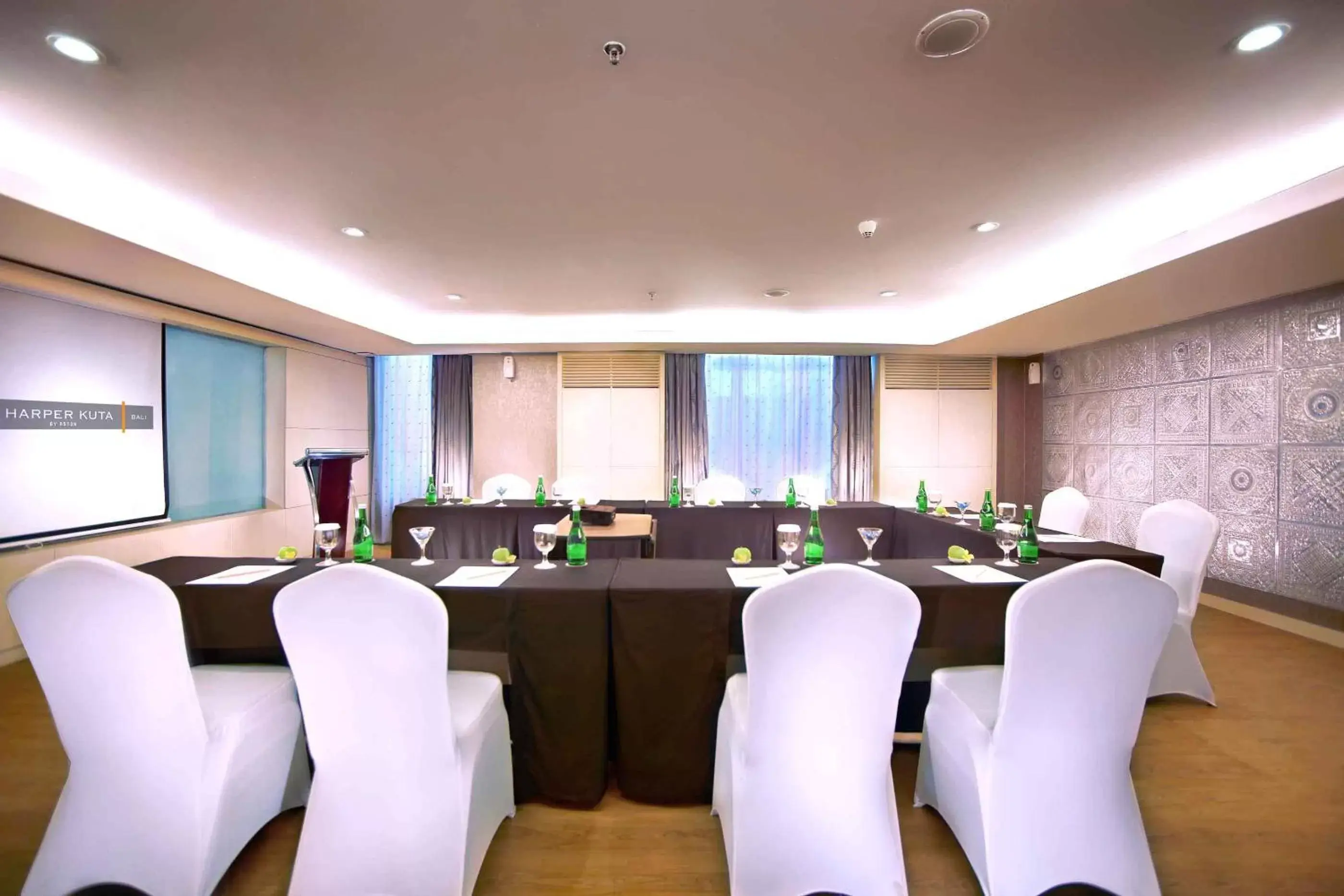 Banquet/Function facilities in Harper Kuta Hotel by ASTON