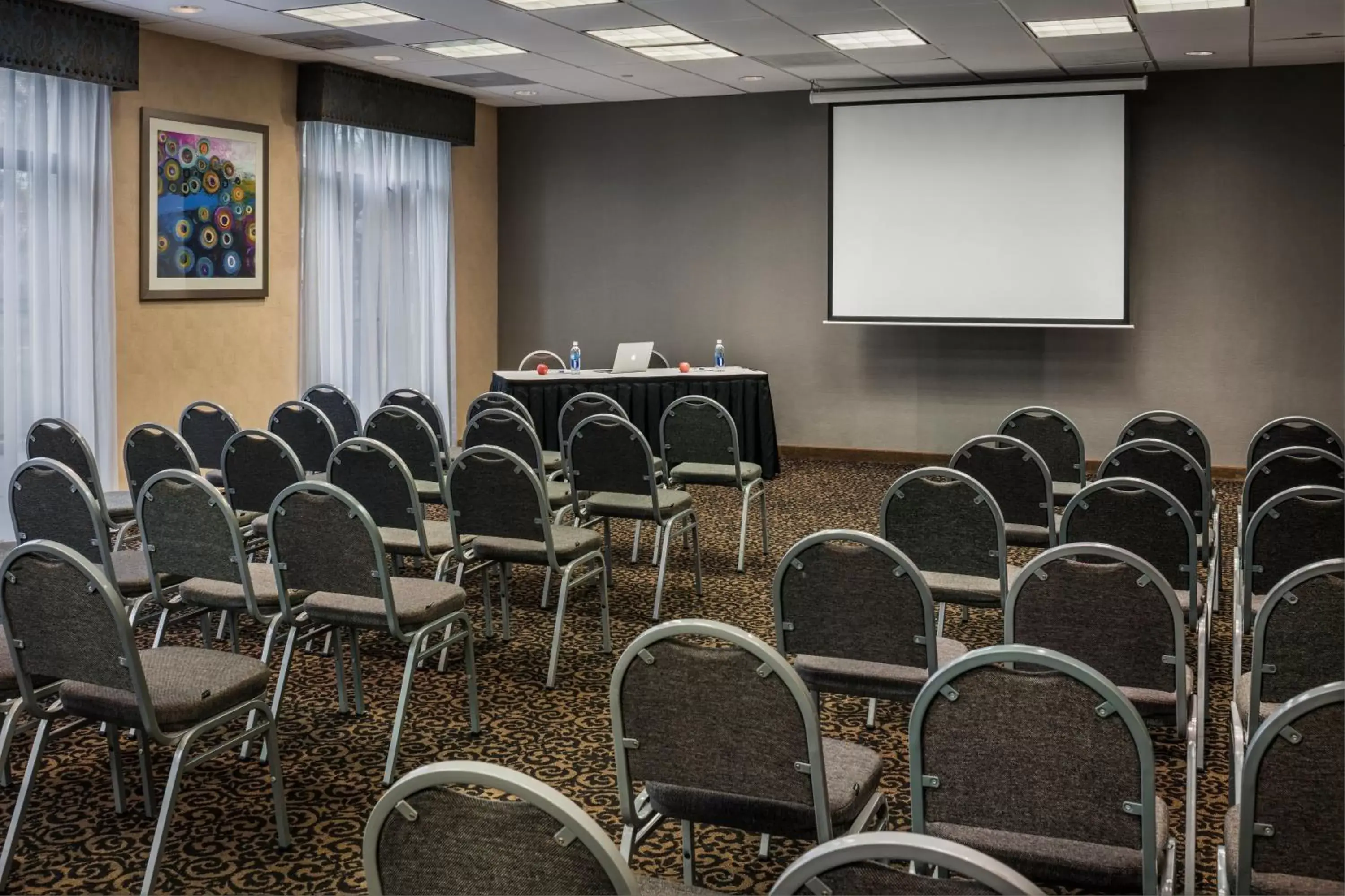 Meeting/conference room in Holiday Inn Express & Suites Laurel Lakes, an IHG Hotel