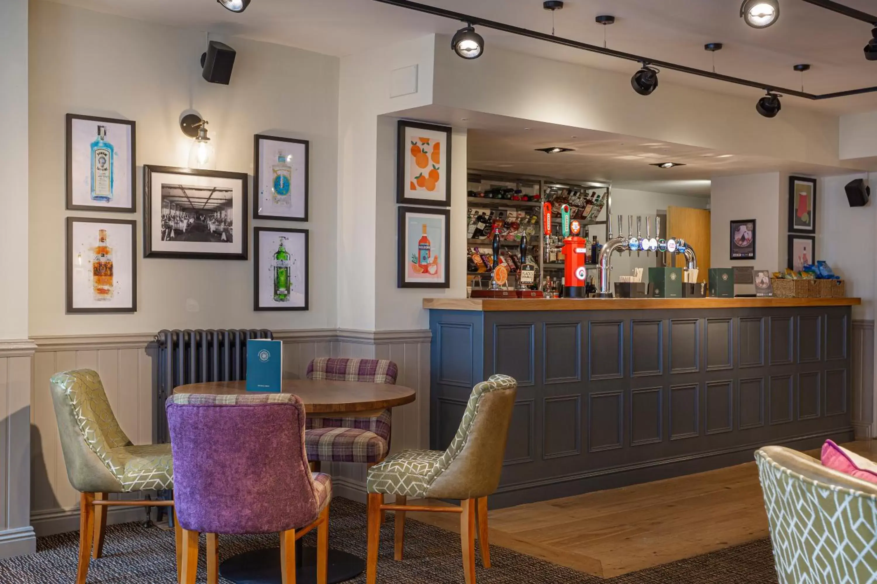 Lounge or bar in The White Horse Hotel, Romsey, Hampshire
