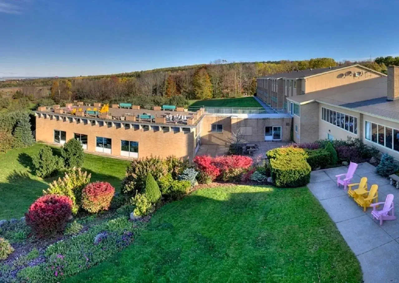Property building in Old Orchard Inn Property building in Old Orchard Inn