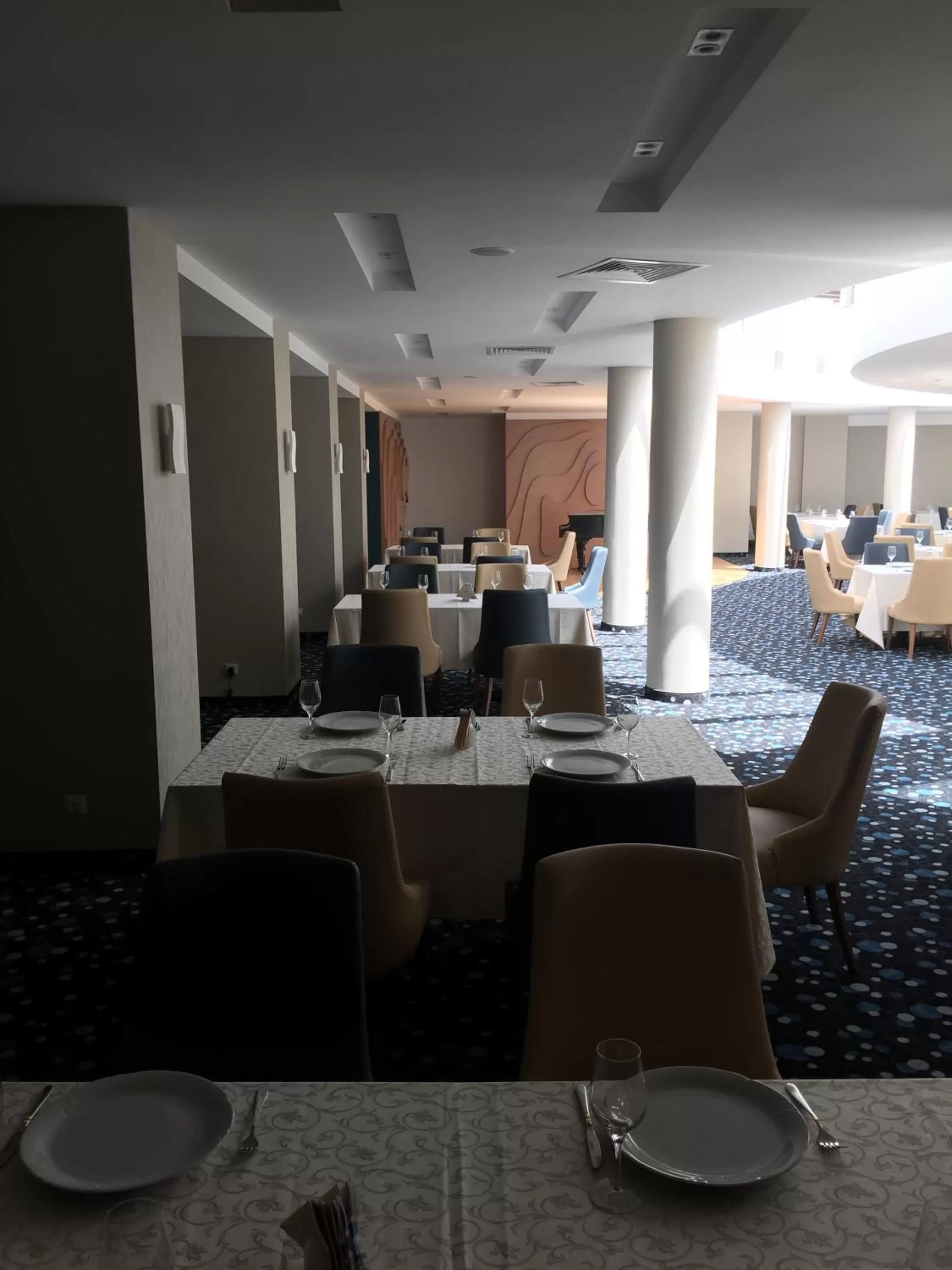 Restaurant/places to eat in New Belvedere