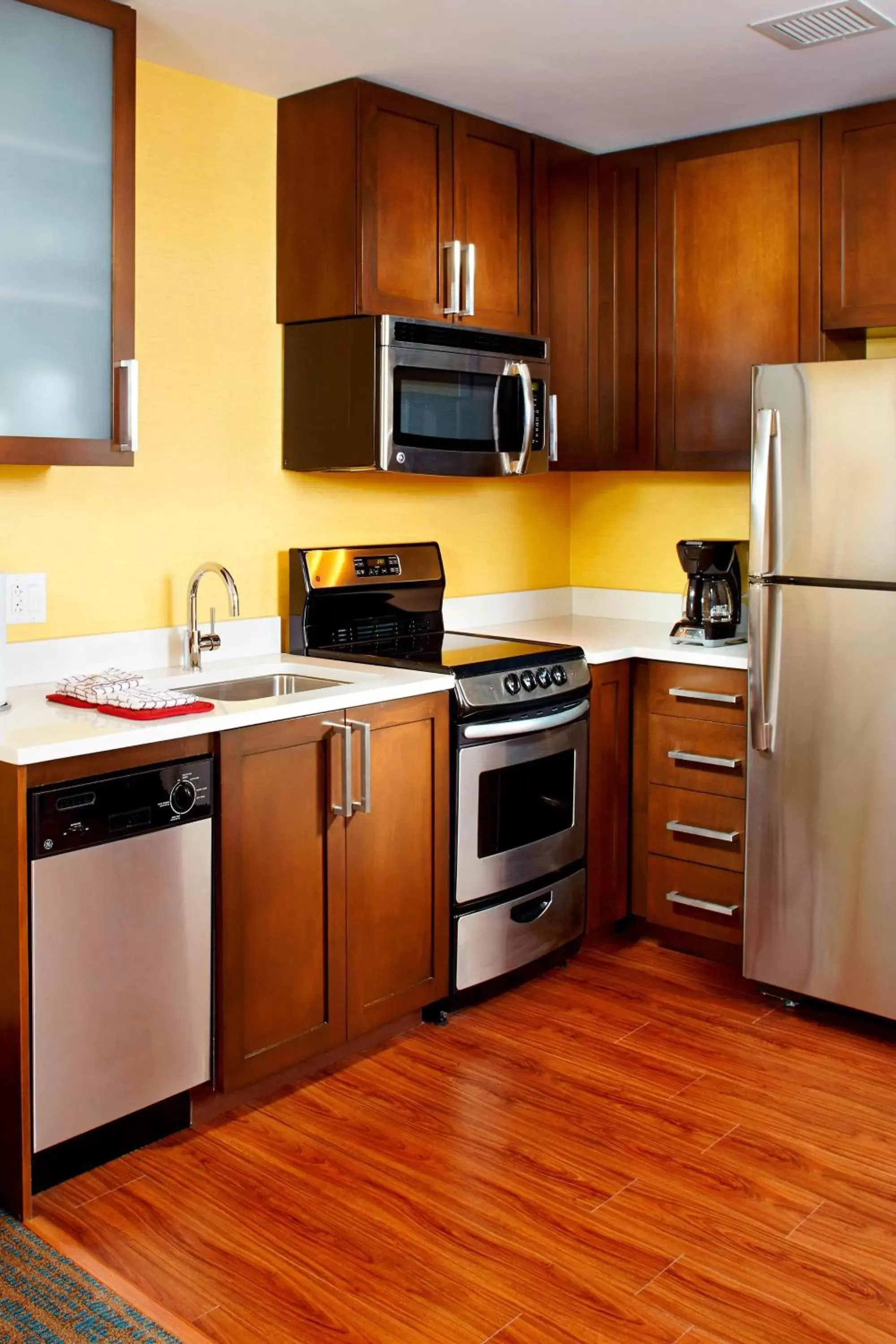 Kitchen or kitchenette, Kitchen/Kitchenette in Residence Inn by Marriott Secaucus Meadowlands