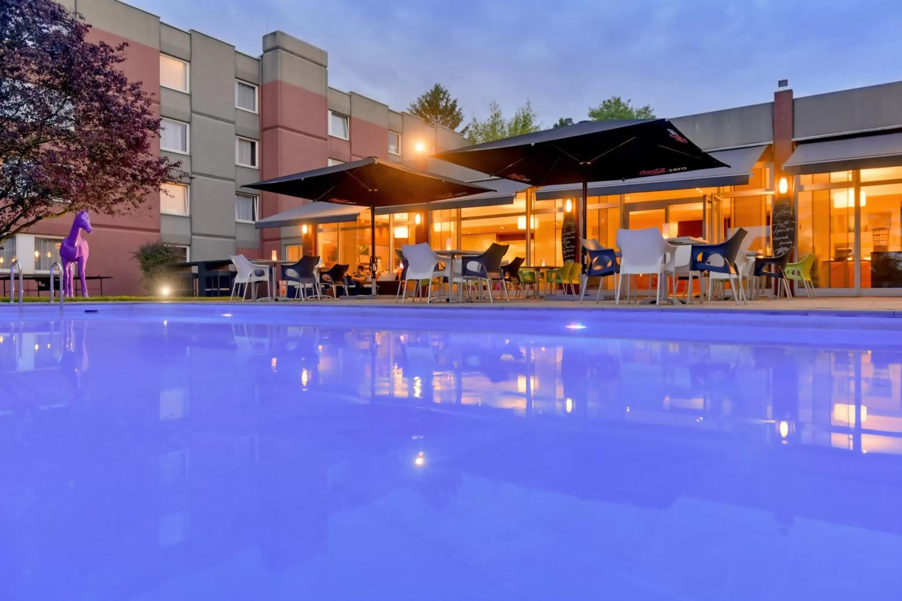 Patio, Swimming Pool in Mercure Aachen Europaplatz