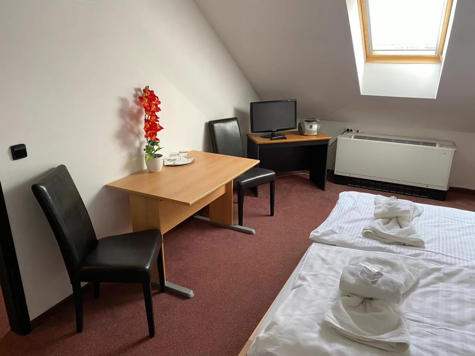 Living room, Bed in Hotel Astory Plzeň