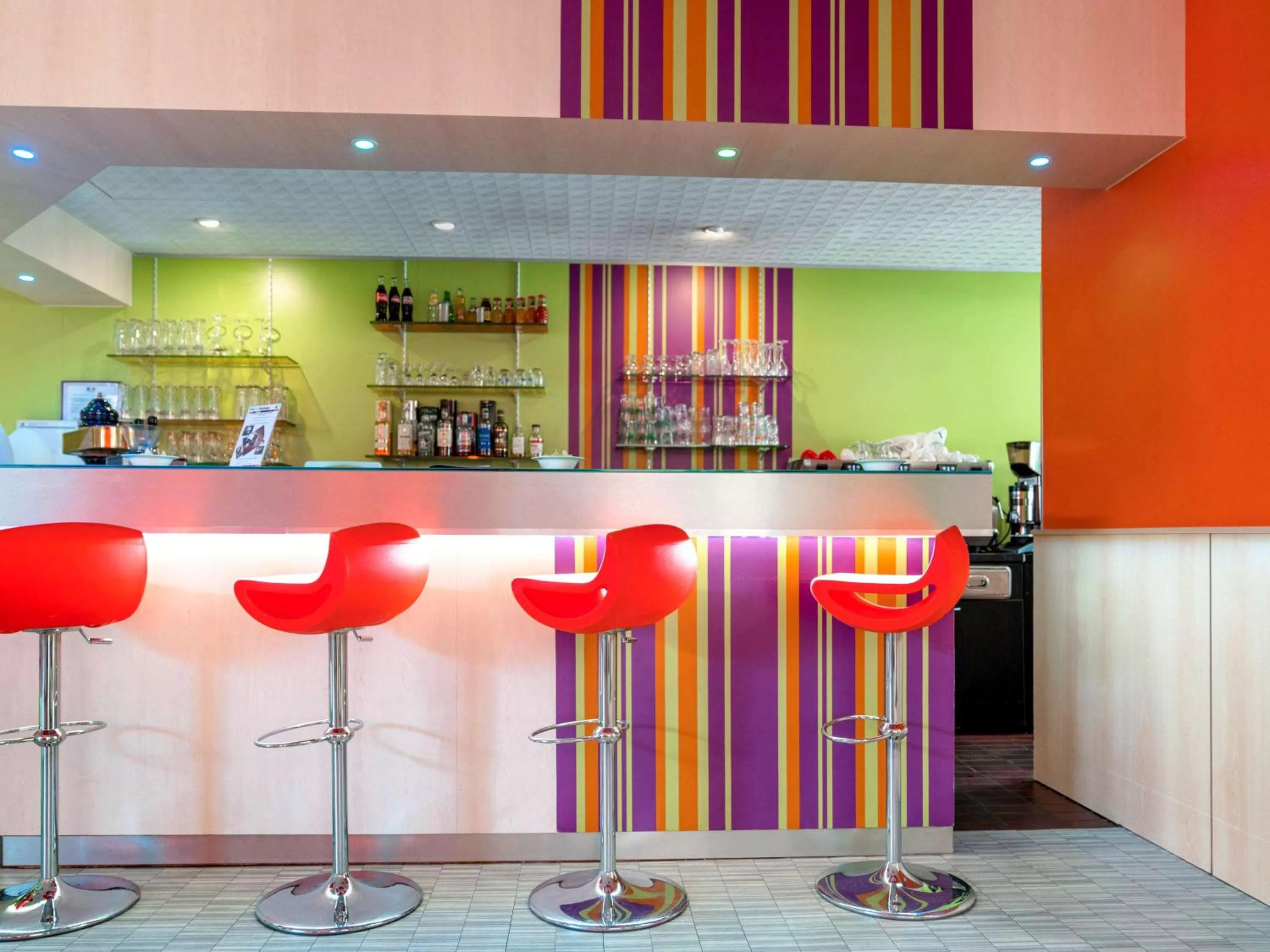 Lounge or bar in ibis Styles Besançon