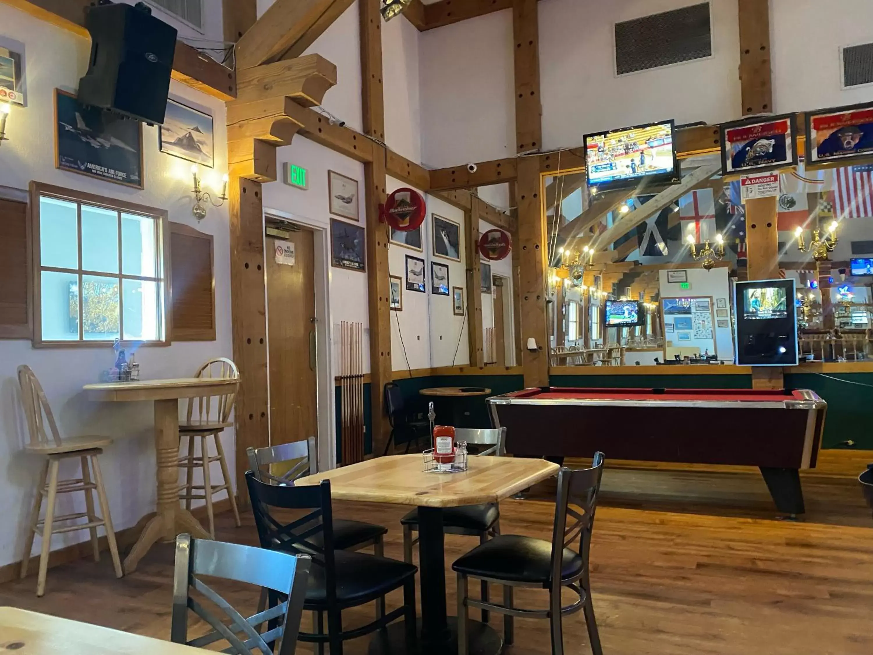 Restaurant/places to eat in Clarion Inn Near China Lake Naval Station Restaurant/places to eat in Clarion Inn Near China Lake Naval Station