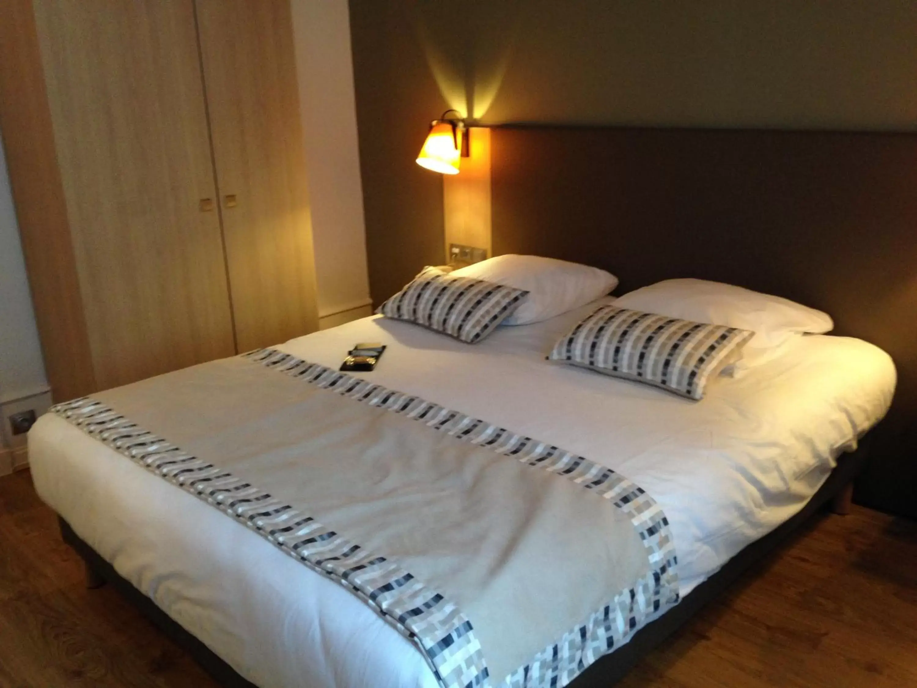 Bedroom, Bed in Hôtel De L'Europe