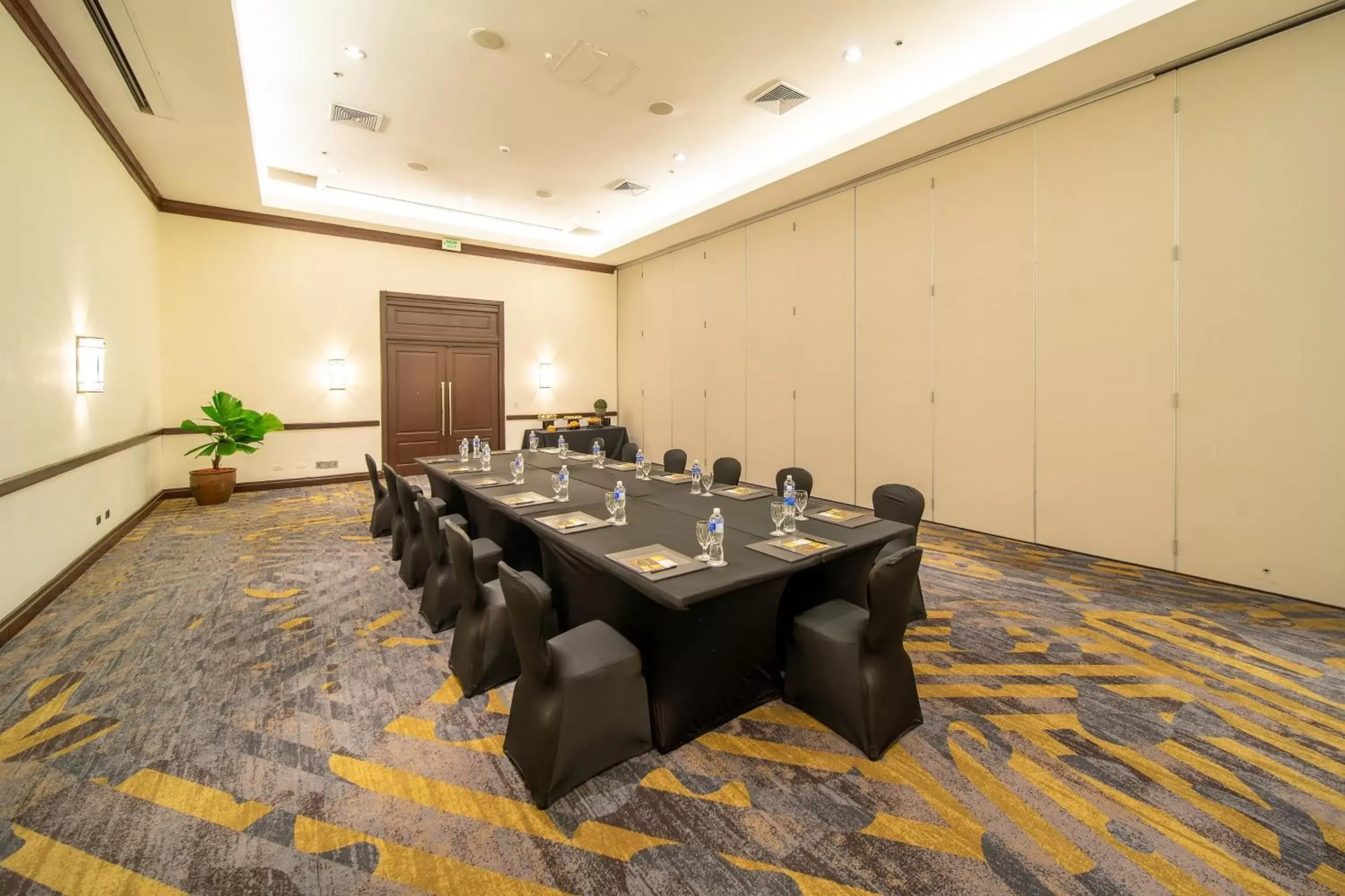 Meeting/conference room in Hotel Real InterContinental San Pedro Sula, an IHG Hotel
