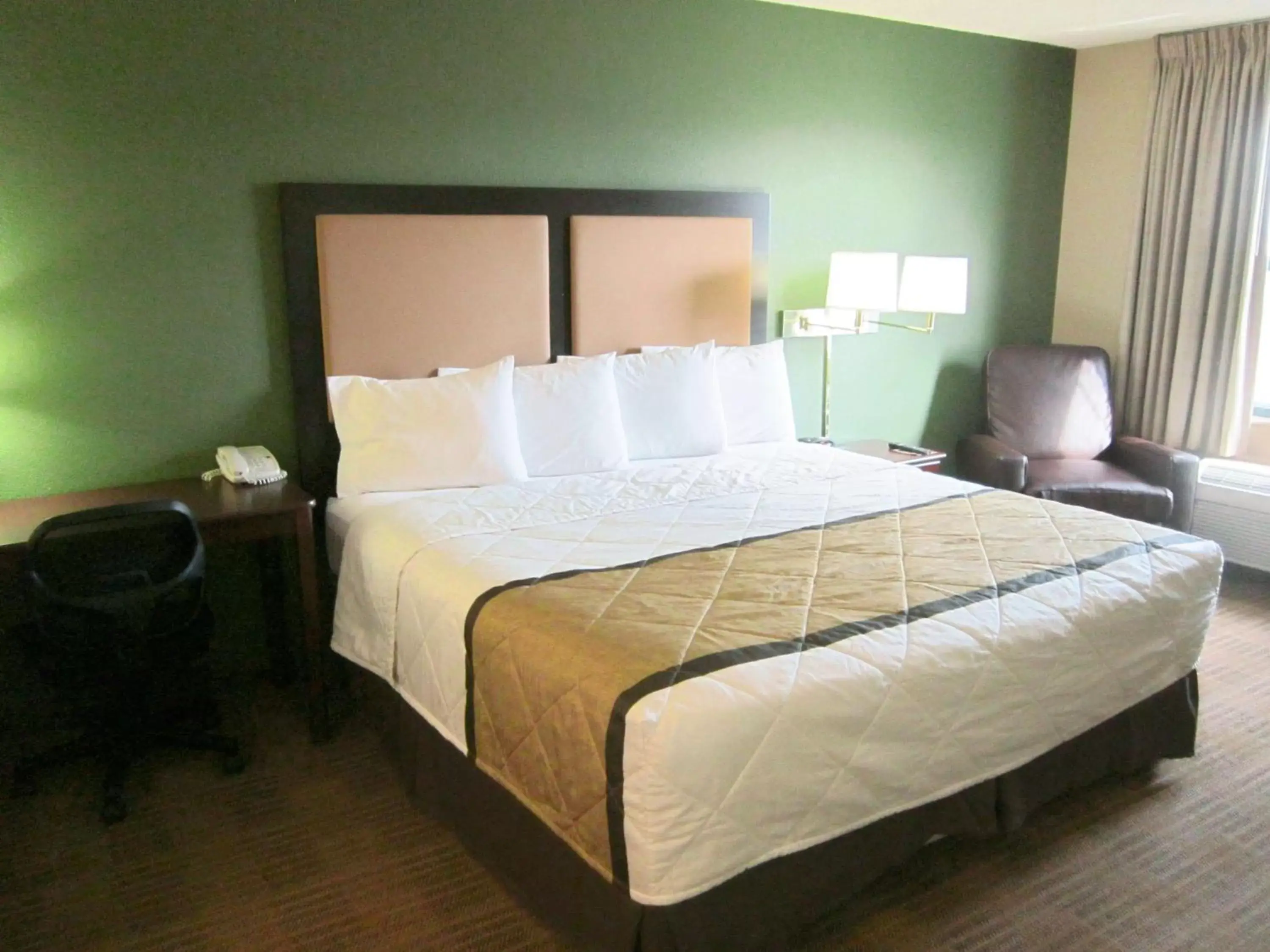 Bedroom, Bed in Extended Stay America Suites - Columbia - Columbia Corporate Park