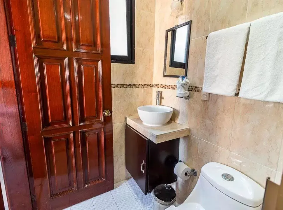 Bathroom in Hotel Casa Blanca by Rotamundos