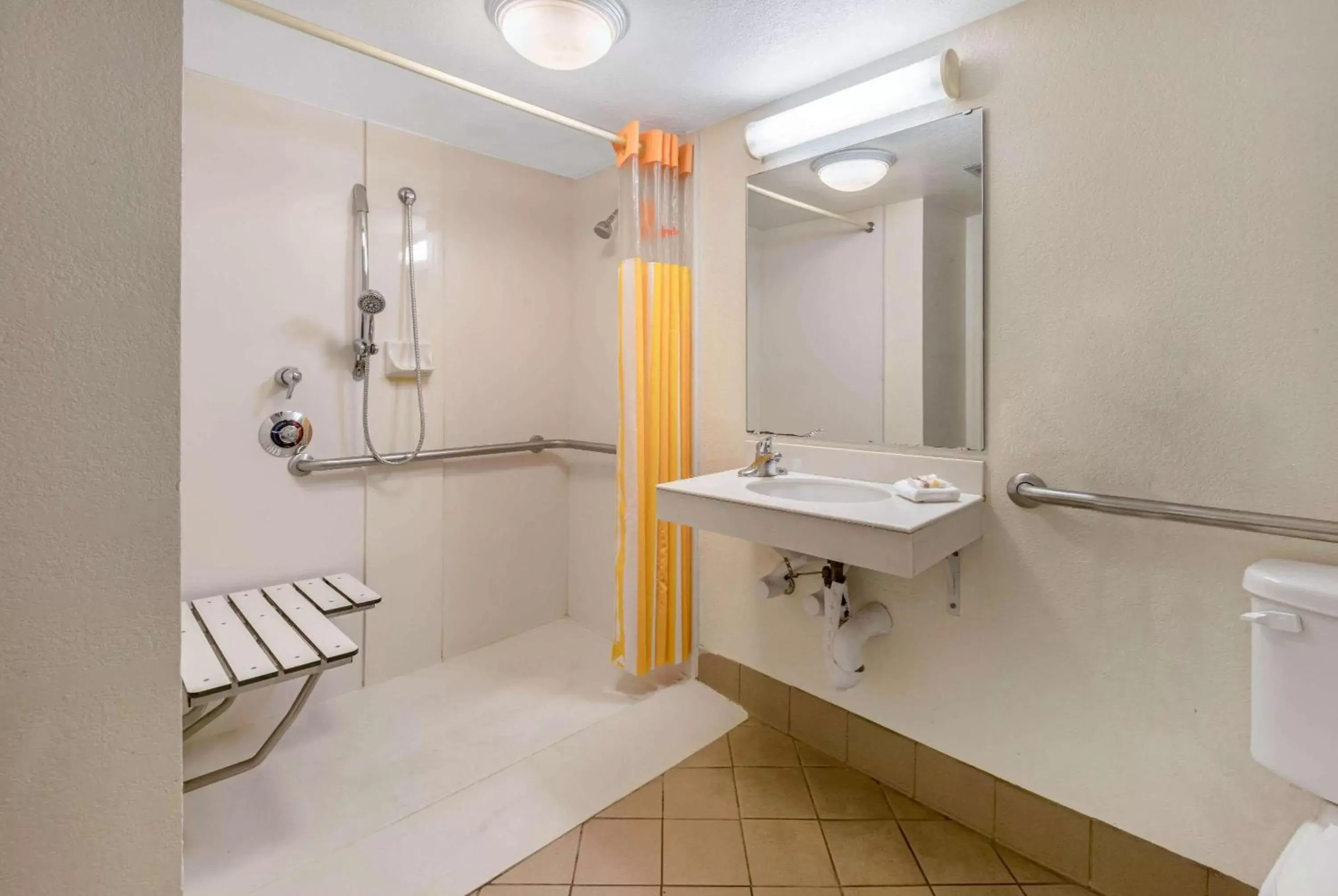 Shower, Bathroom in La Quinta Inn by Wyndham San Antonio Market Square