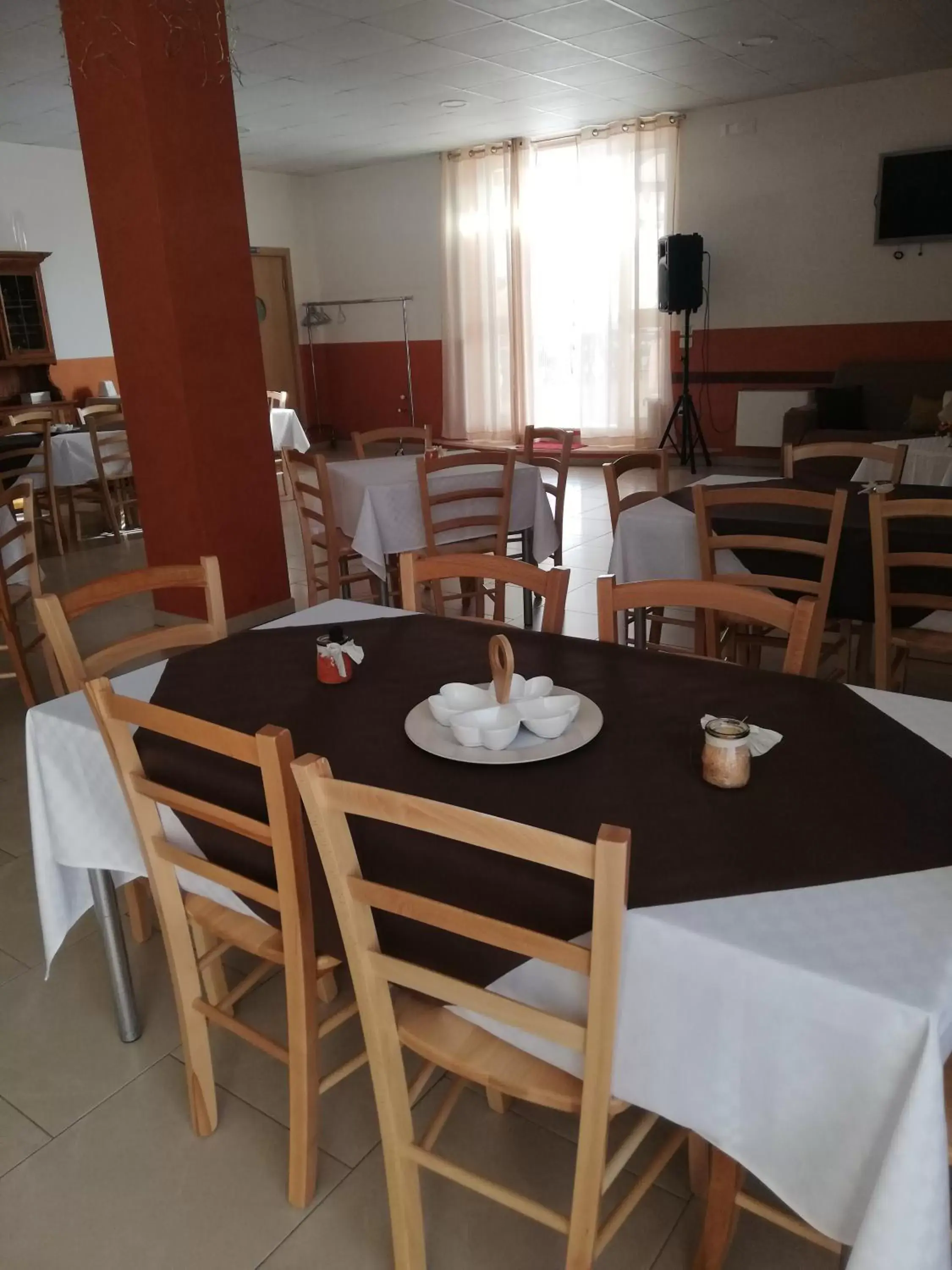 Restaurant/Places to Eat in B & B Villa Lucia