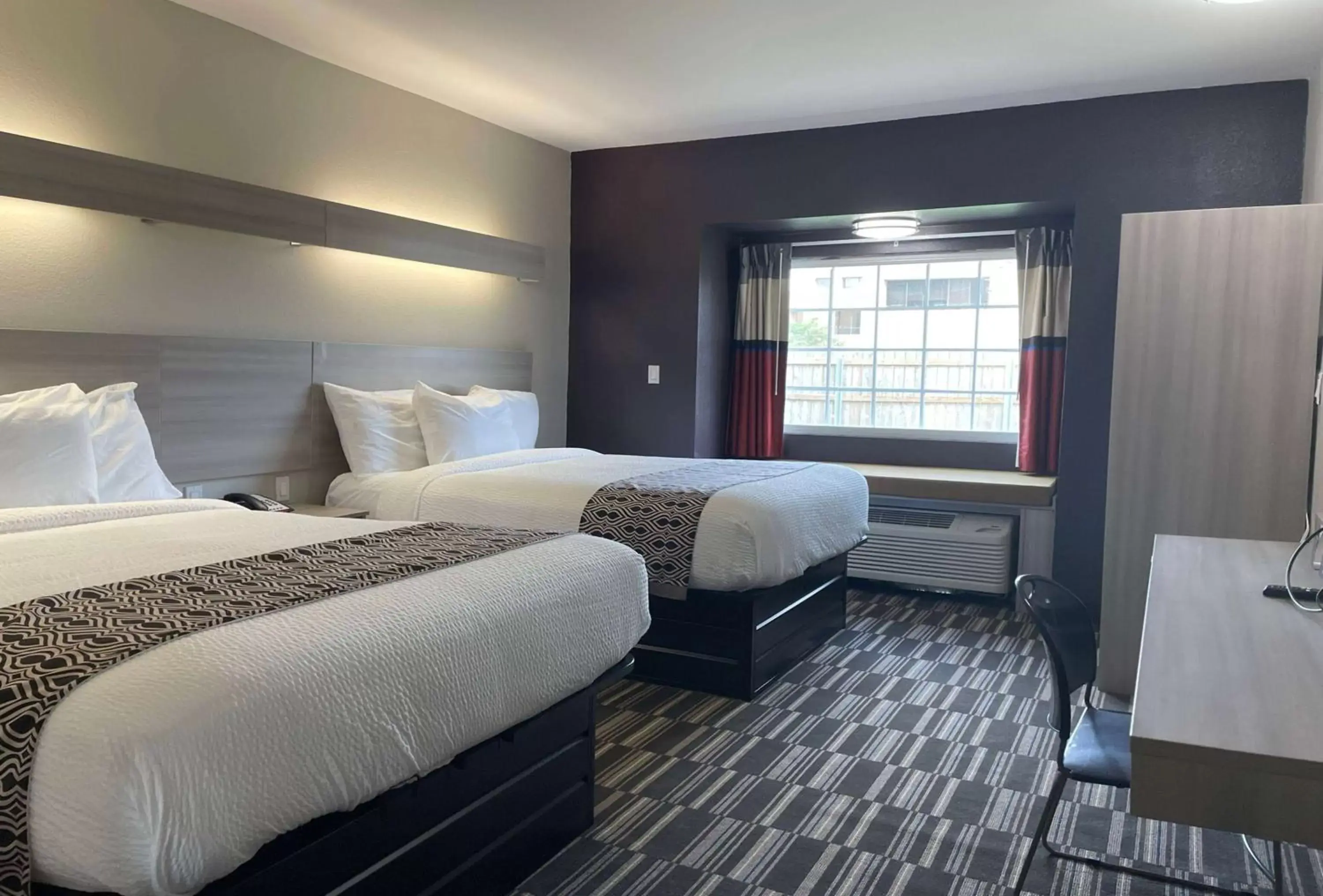 Photo of the whole room, Bed in Microtel Inn & Suites by Wyndham Bossier City