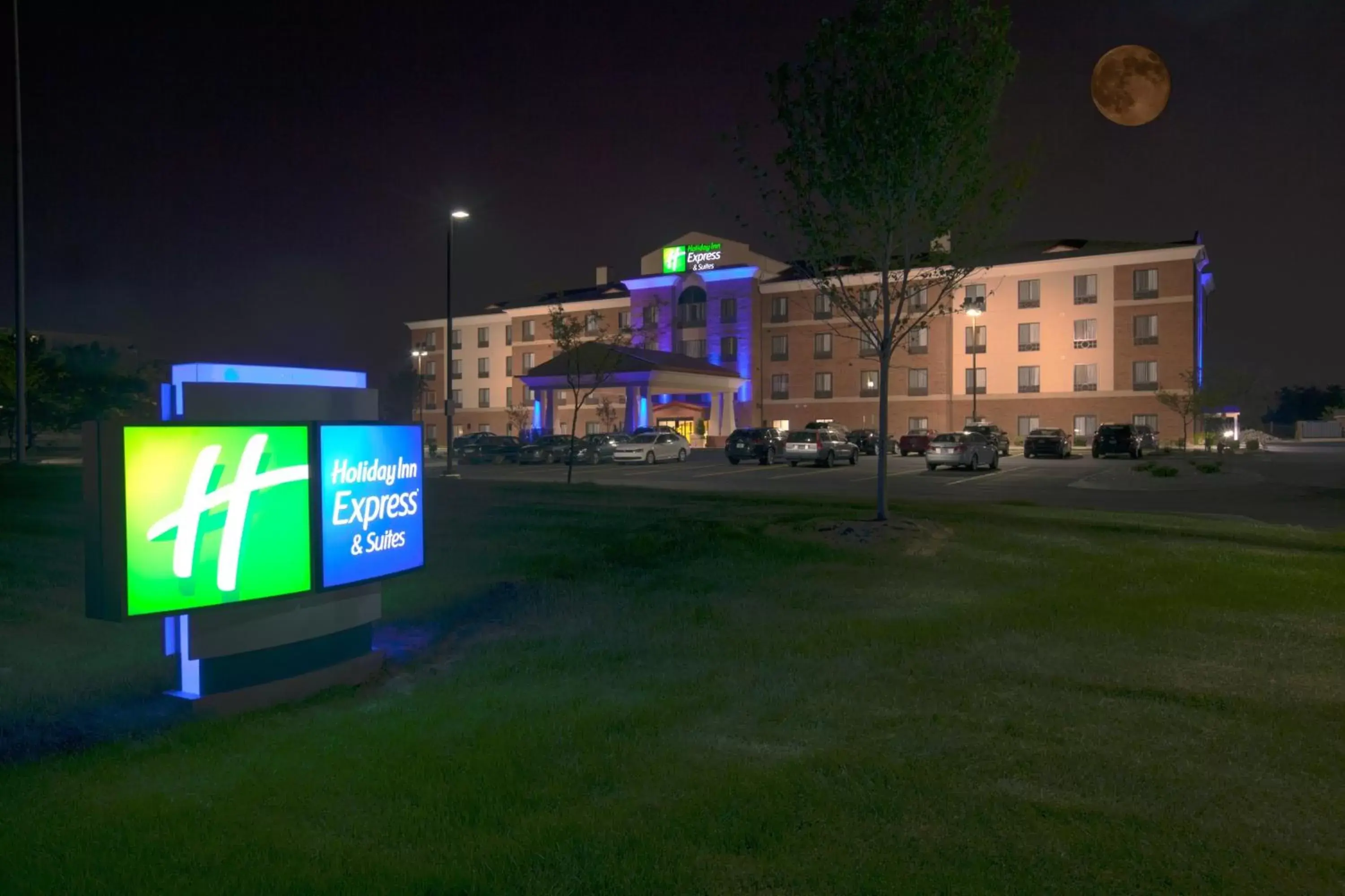 Property building in Holiday Inn Express and Suites Detroit North-Troy, an IHG Hotel