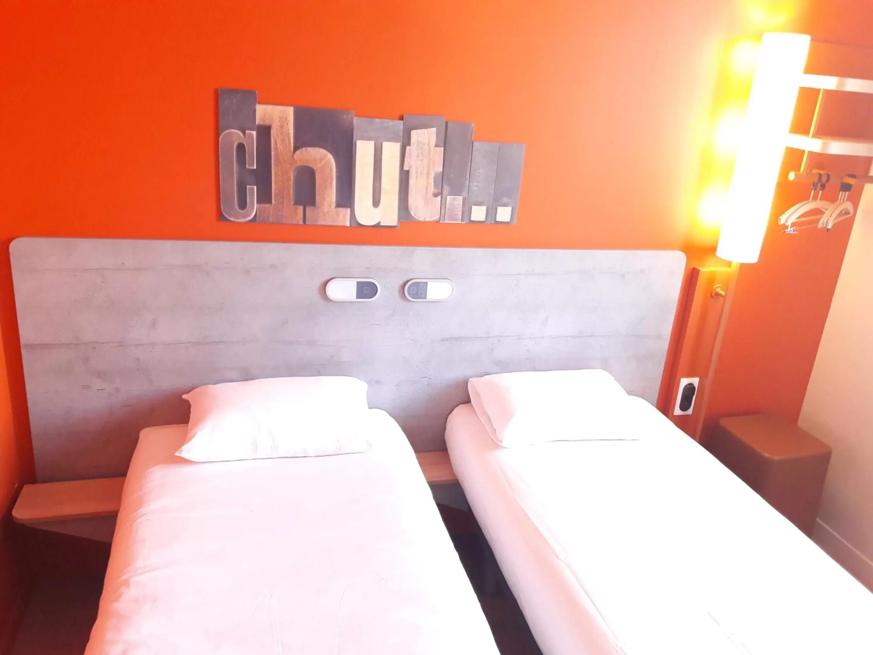 Bed in ibis budget Auxerre Centre