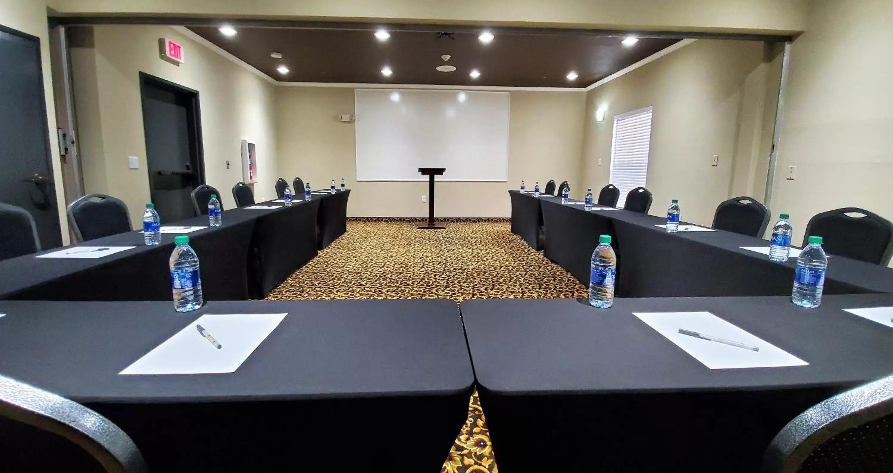 Meeting/conference room in Super 8 by Wyndham High Point/Greensboro