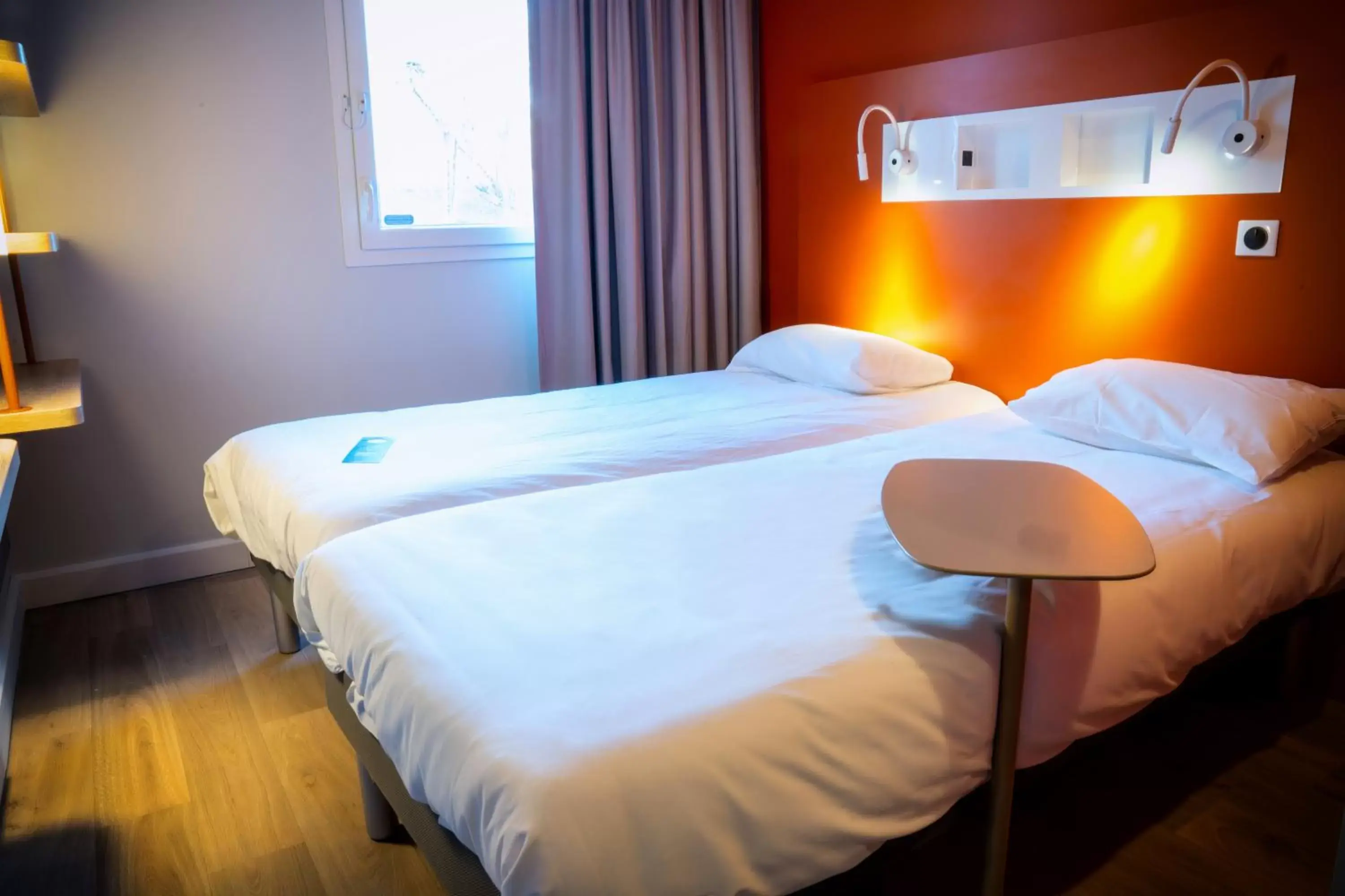 Twin Room with two single beds in ibis budget Reims Parc Des Expositions Twin Room with two single beds in ibis budget Reims Parc Des Expositions