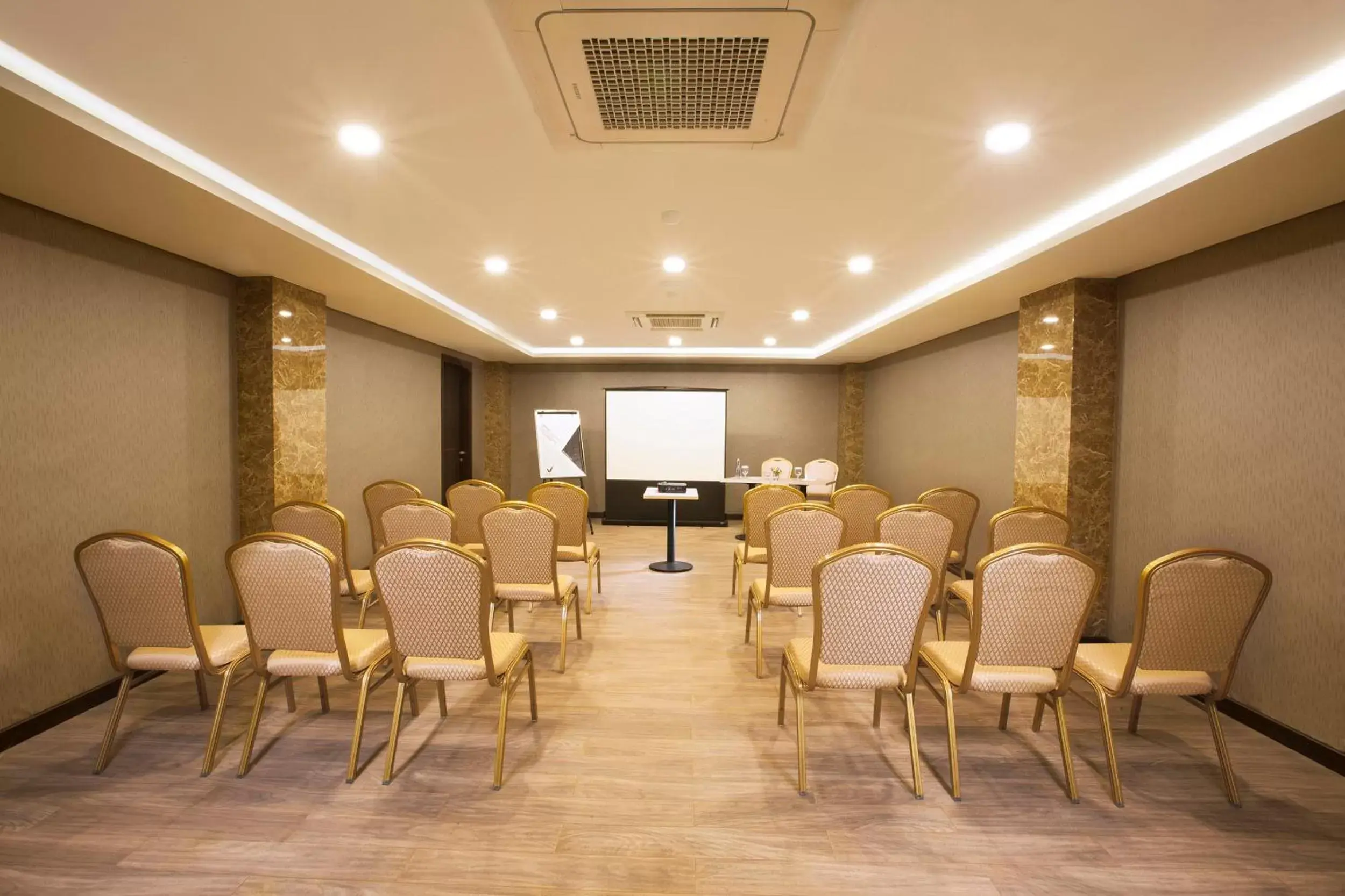 Meeting/conference room in Verse Lite Hotel Gajah Mada