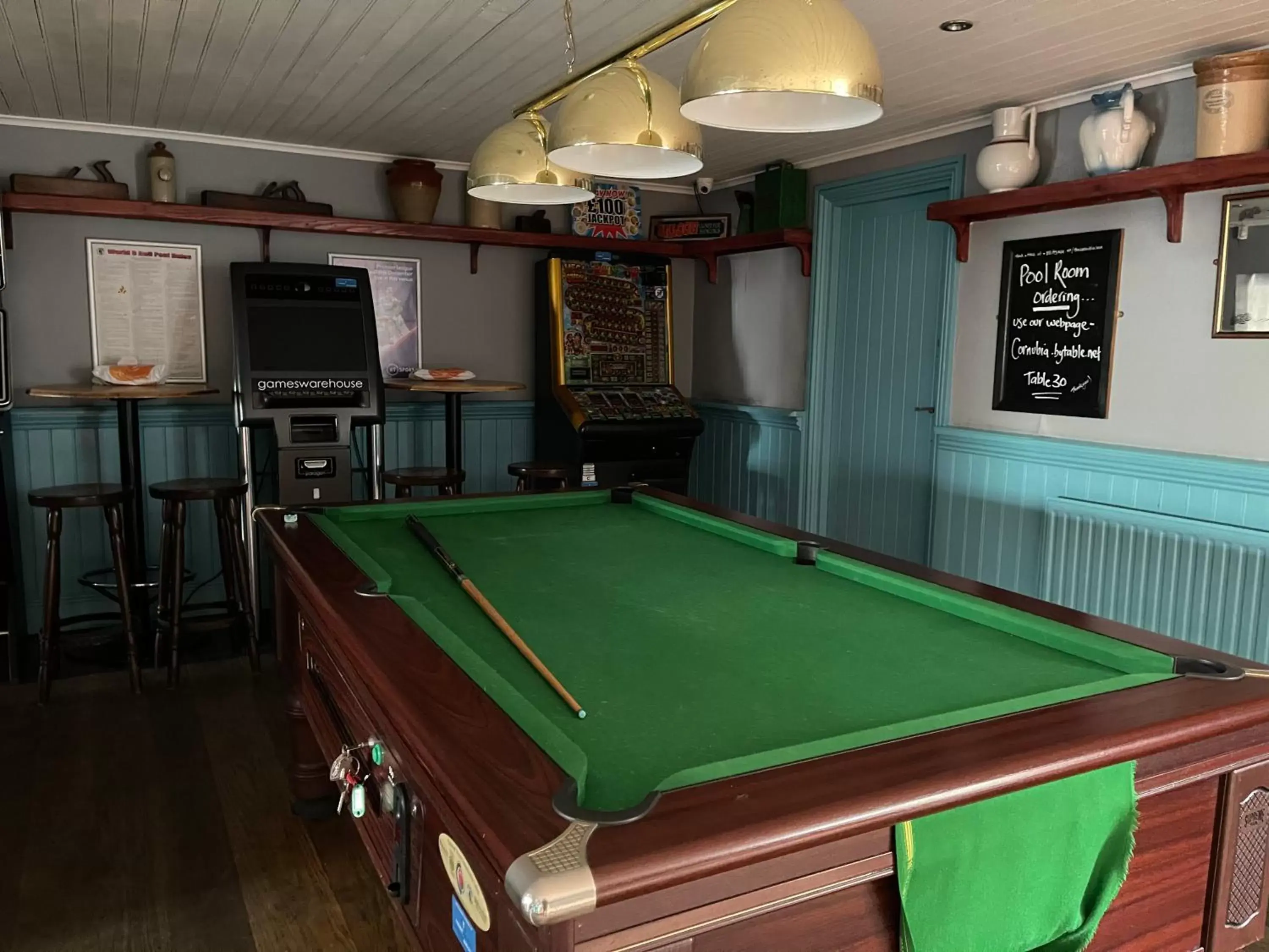 Lounge or bar, Billiards in The Cornubia Inn